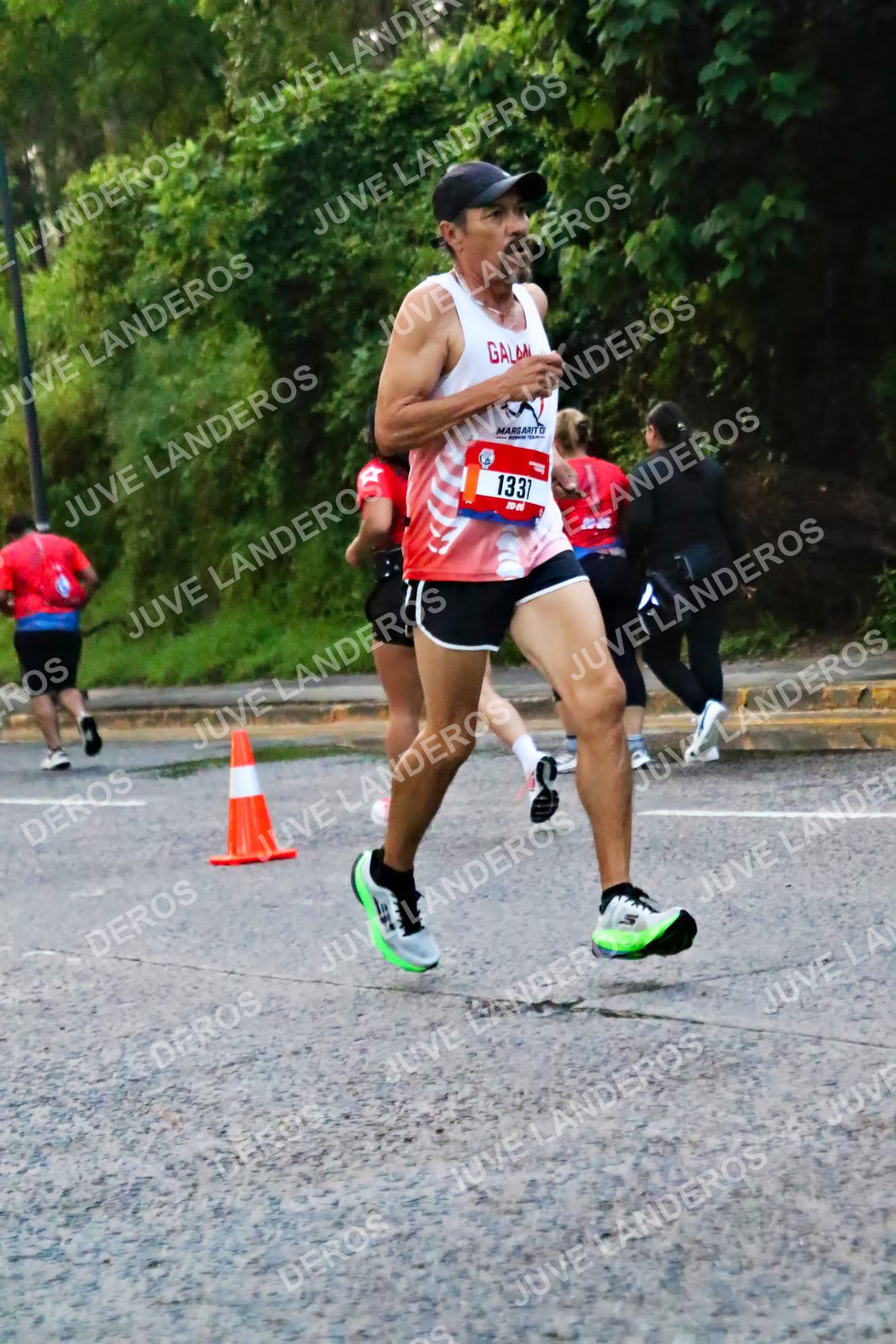 Foto de la CARRERA BIMBO GLOBAL RACE GUADALAJARA en Centro Comercial Andares, Blvd. Puerta de Hierro 4965, Zapopan a las 04:56 · dorsal 1337