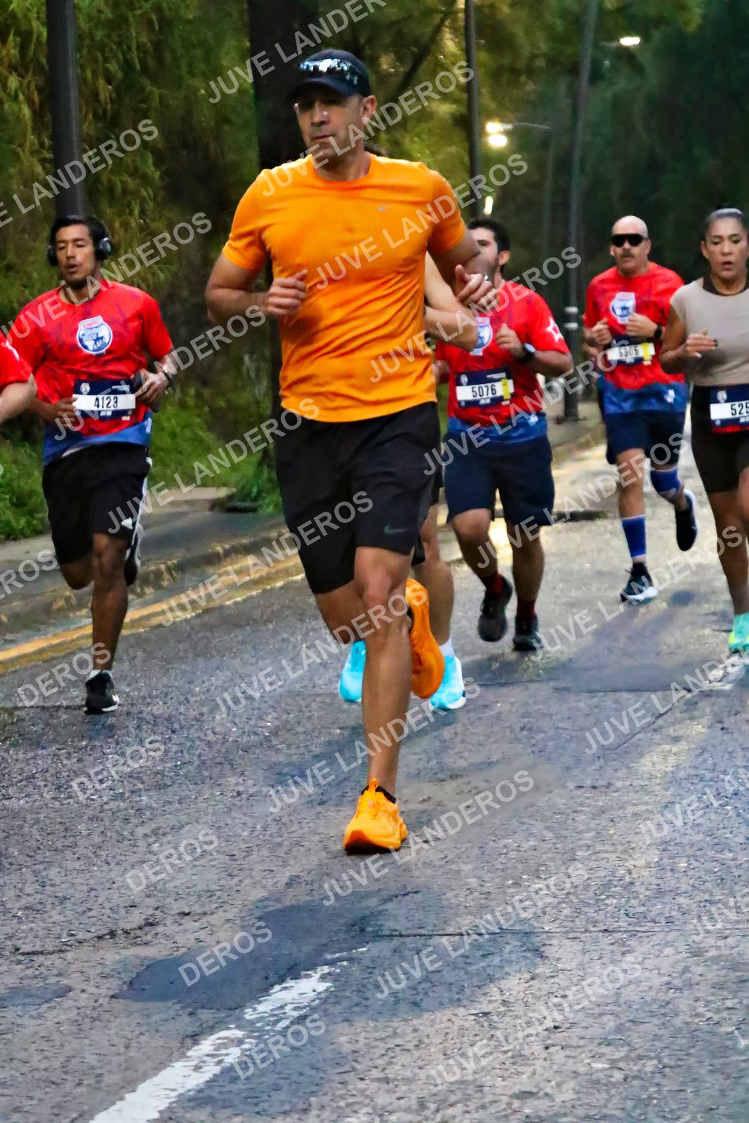 Foto de la CARRERA BIMBO GLOBAL RACE GUADALAJARA en Centro Comercial Andares, Blvd. Puerta de Hierro 4965, Zapopan a las 06:38 · dorsal 4123, 5076, 5305, 525