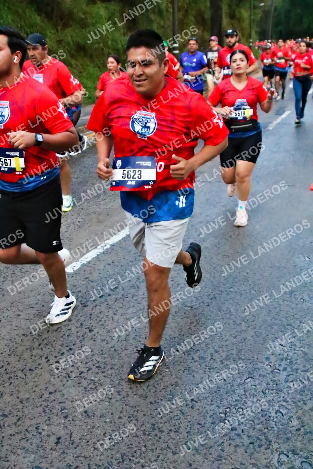 Foto de la CARRERA BIMBO GLOBAL RACE GUADALAJARA en Centro Comercial Andares, Blvd. Puerta de Hierro 4965, Zapopan a las 04:48 · dorsal 5623, 567, 5519, 2020