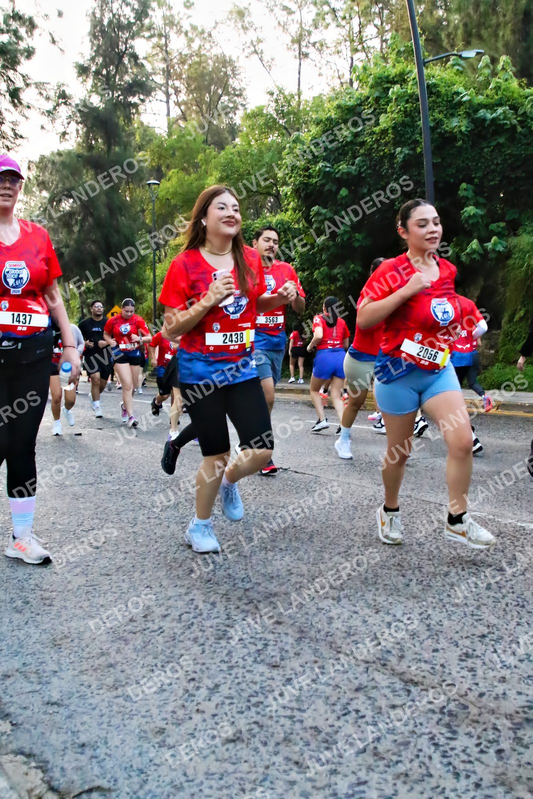 Foto de la CARRERA BIMBO GLOBAL RACE GUADALAJARA en Centro Comercial Andares, Blvd. Puerta de Hierro 4965, Zapopan a las 07:02 · dorsal 1437, 2056, 2438, 3563