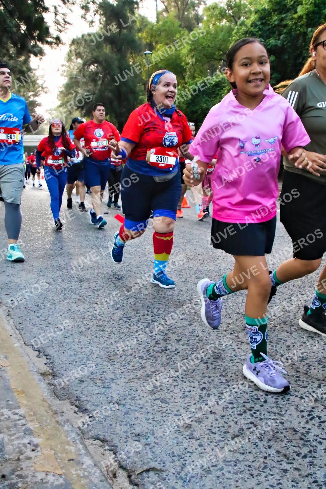Foto de la CARRERA BIMBO GLOBAL RACE GUADALAJARA en Centro Comercial Andares, Blvd. Puerta de Hierro 4965, Zapopan a las 07:04 · dorsal 3301, 1583, 3337, 3335