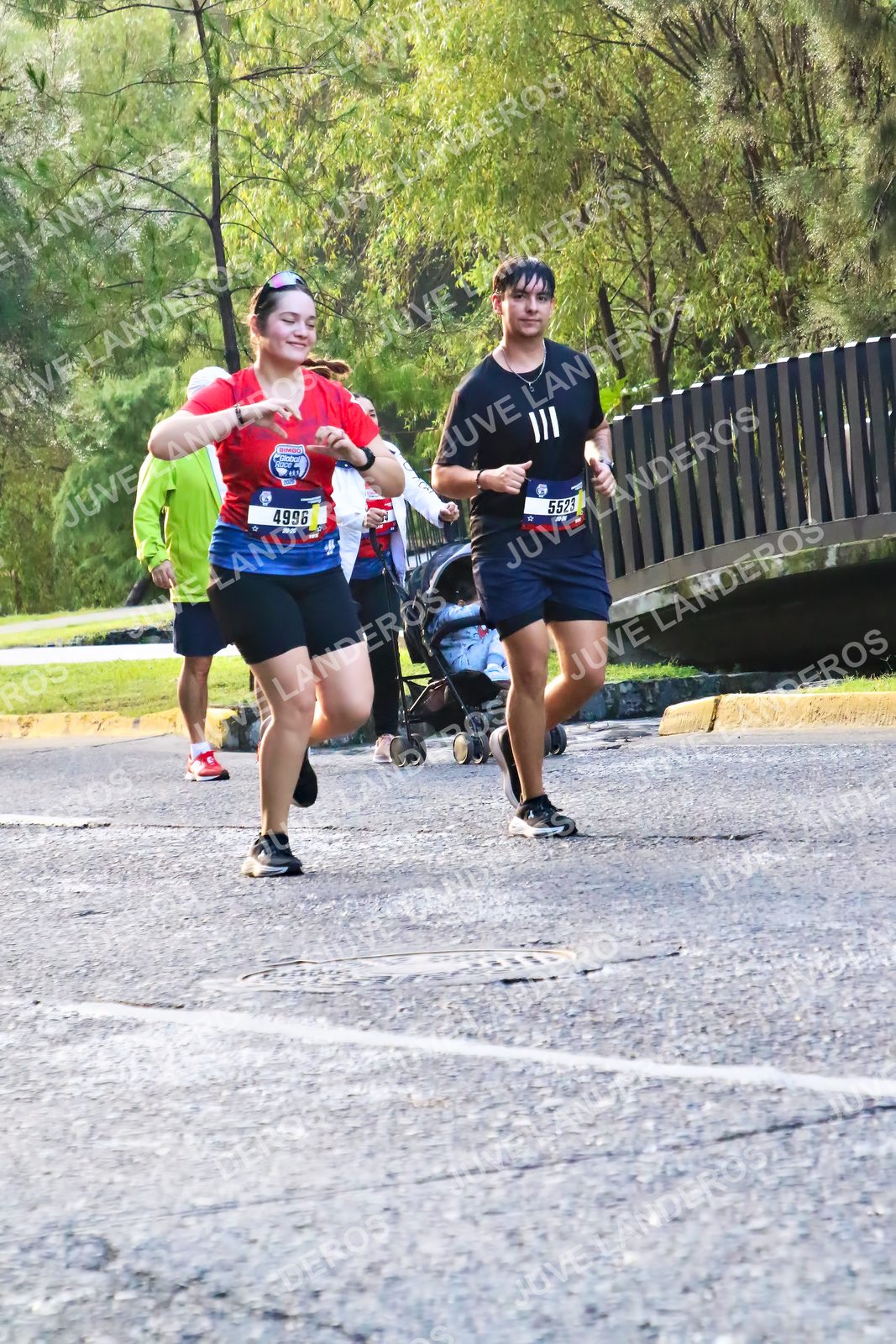 Foto de la CARRERA BIMBO GLOBAL RACE GUADALAJARA en Centro Comercial Andares, Blvd. Puerta de Hierro 4965, Zapopan a las 07:36 · dorsal 4996, 5523