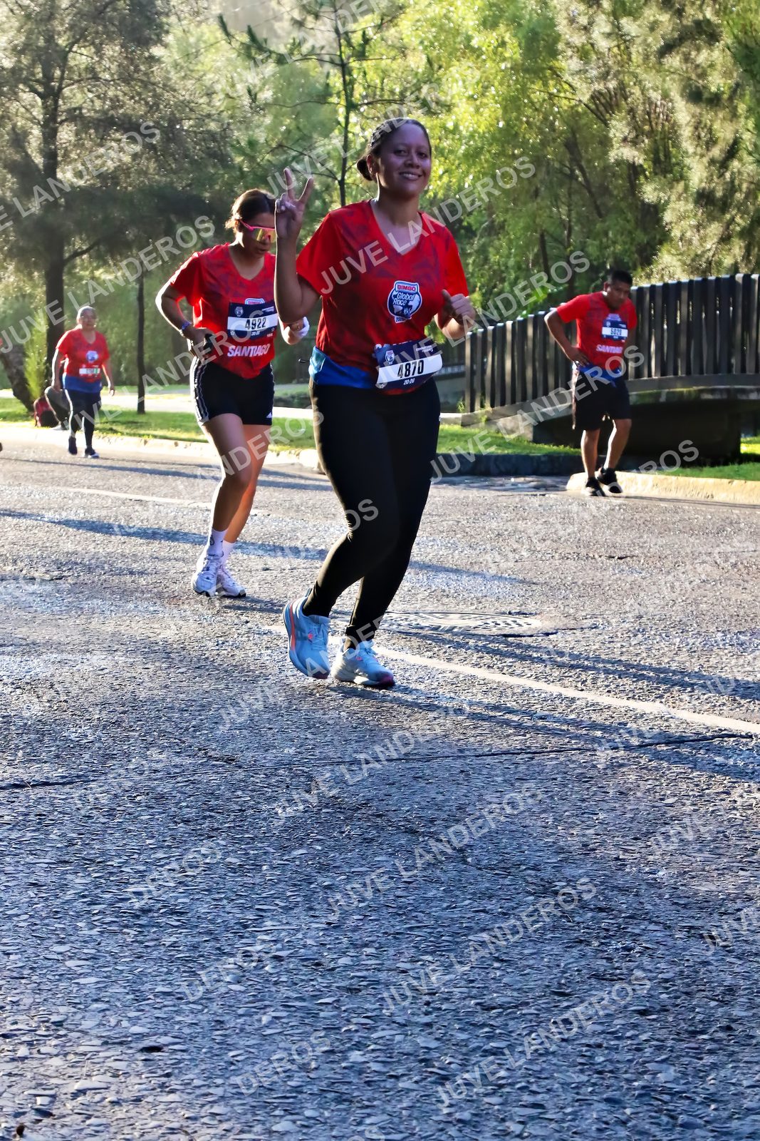 Foto de la CARRERA BIMBO GLOBAL RACE GUADALAJARA en Centro Comercial Andares, Blvd. Puerta de Hierro 4965, Zapopan a las 07:29 · dorsal 4870, 4922
