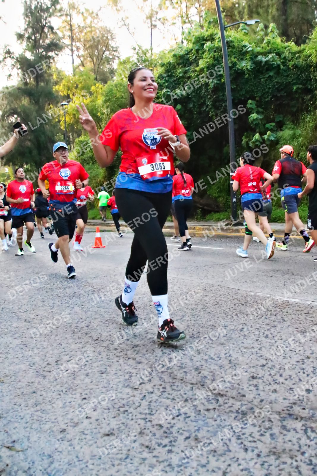 Foto de la CARRERA BIMBO GLOBAL RACE GUADALAJARA en Centro Comercial Andares, Blvd. Puerta de Hierro 4965, Zapopan a las 06:57 · dorsal 3083, 2266