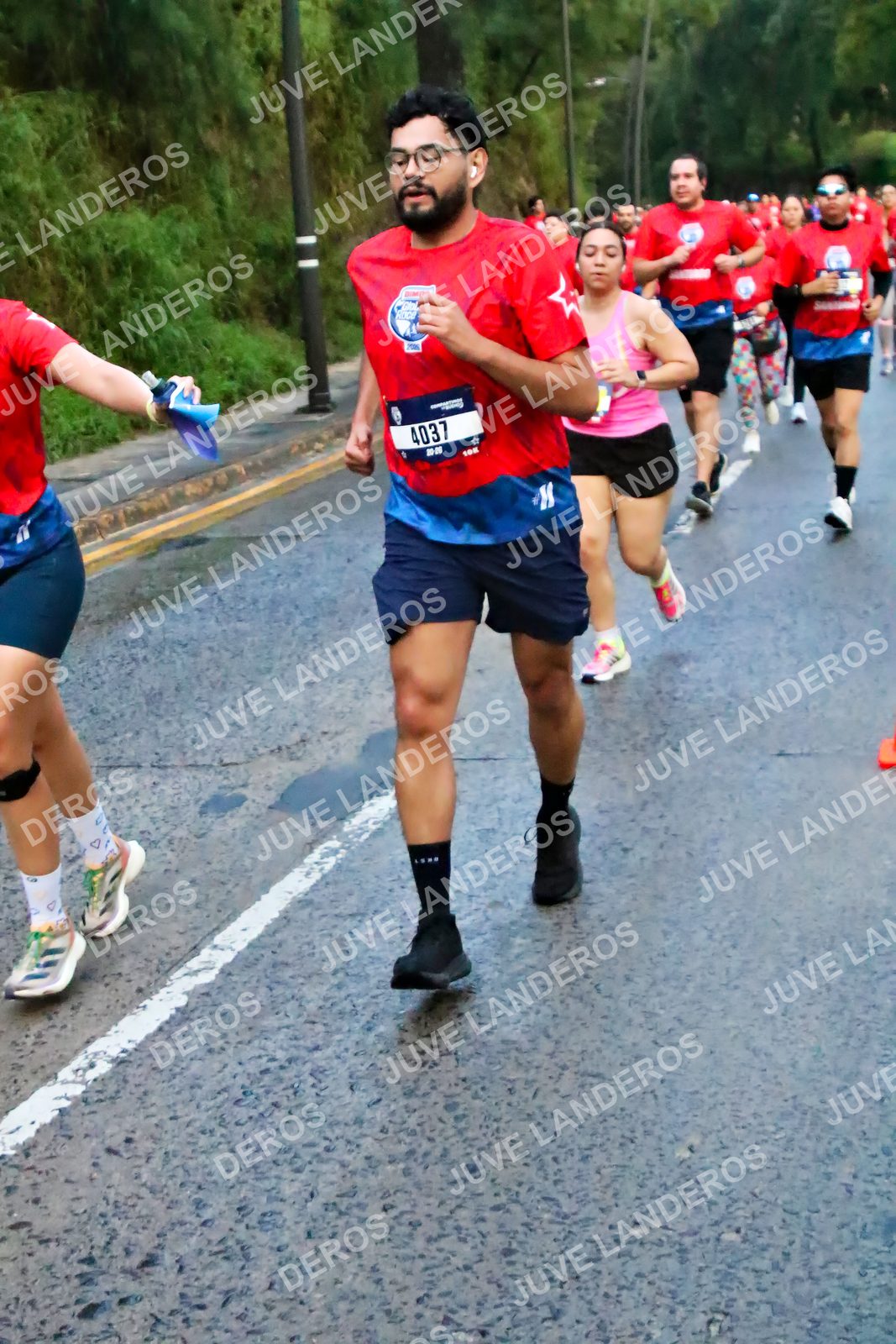 Foto de la CARRERA BIMBO GLOBAL RACE GUADALAJARA en Centro Comercial Andares, Blvd. Puerta de Hierro 4965, Zapopan a las 04:50 · dorsal 4037