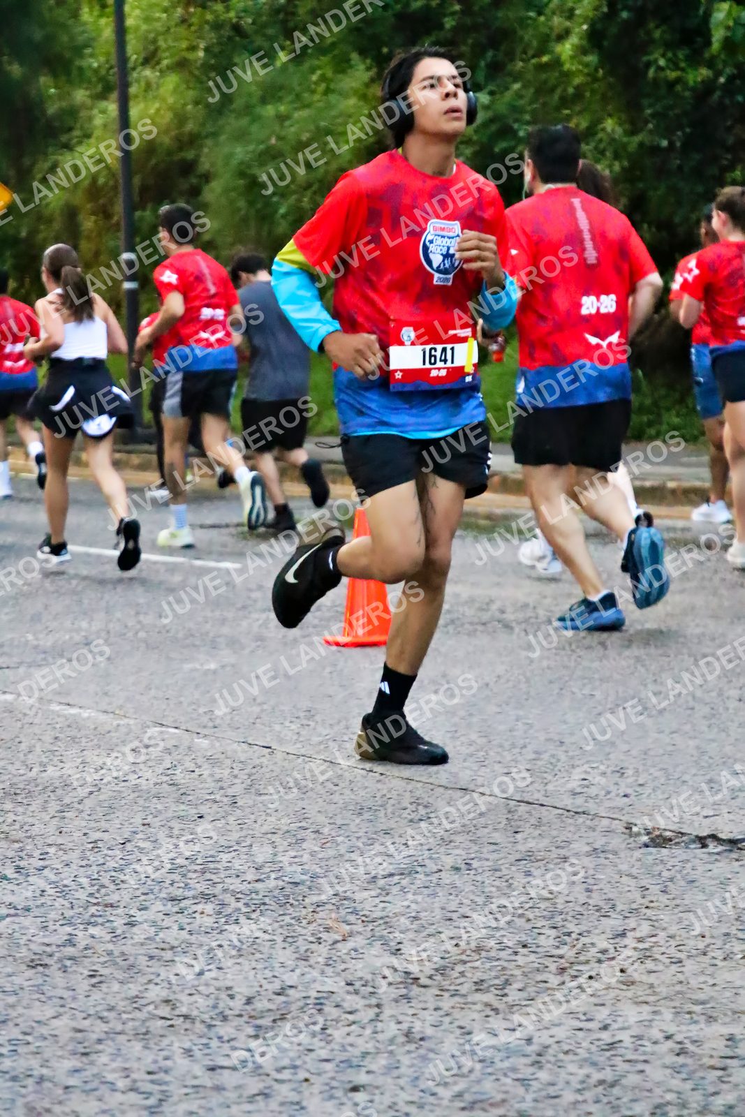 Foto de la CARRERA BIMBO GLOBAL RACE GUADALAJARA en Centro Comercial Andares, Blvd. Puerta de Hierro 4965, Zapopan a las 04:58 · dorsal 1641