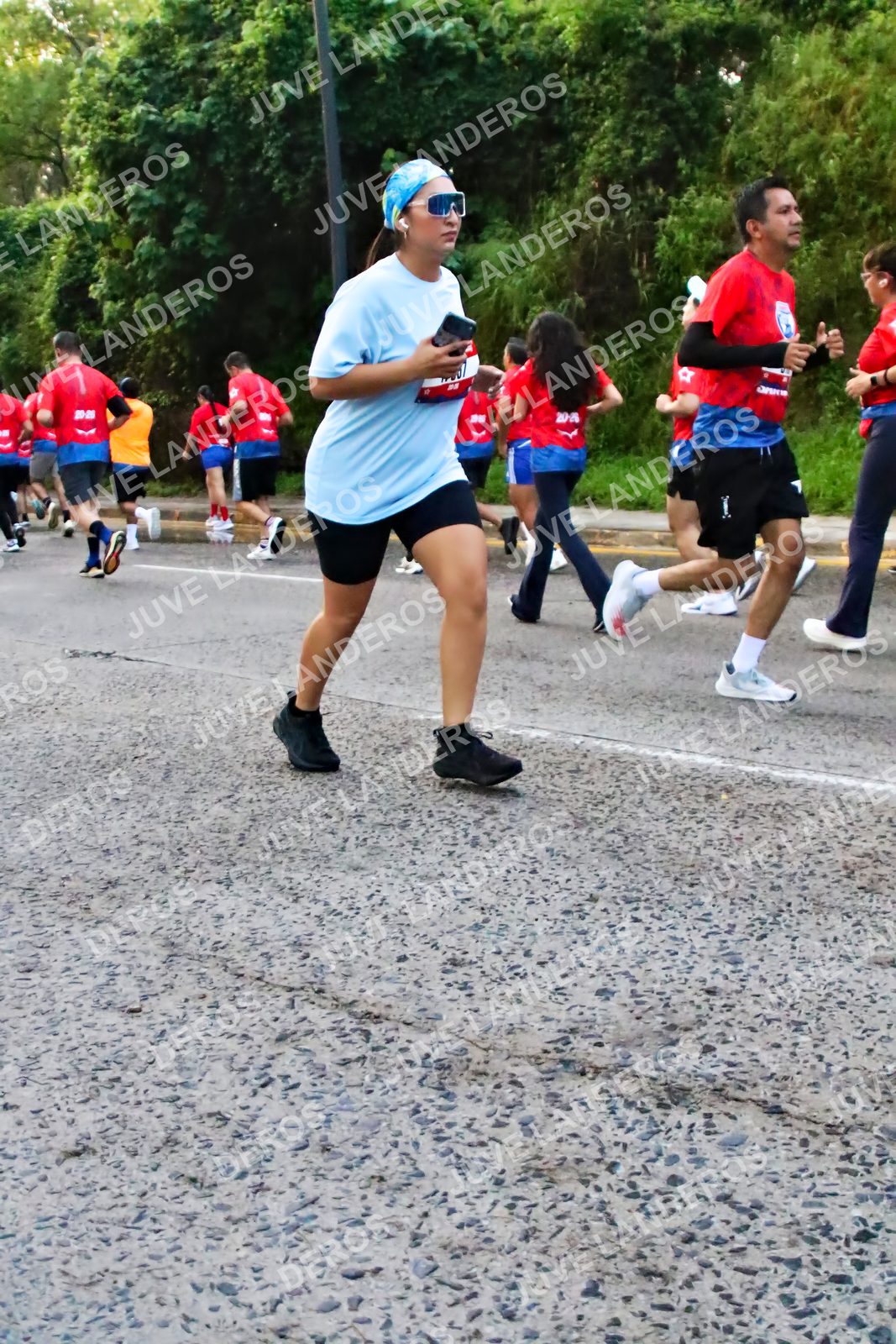 Foto de la CARRERA BIMBO GLOBAL RACE GUADALAJARA en Centro Comercial Andares, Blvd. Puerta de Hierro 4965, Zapopan a las 06:56