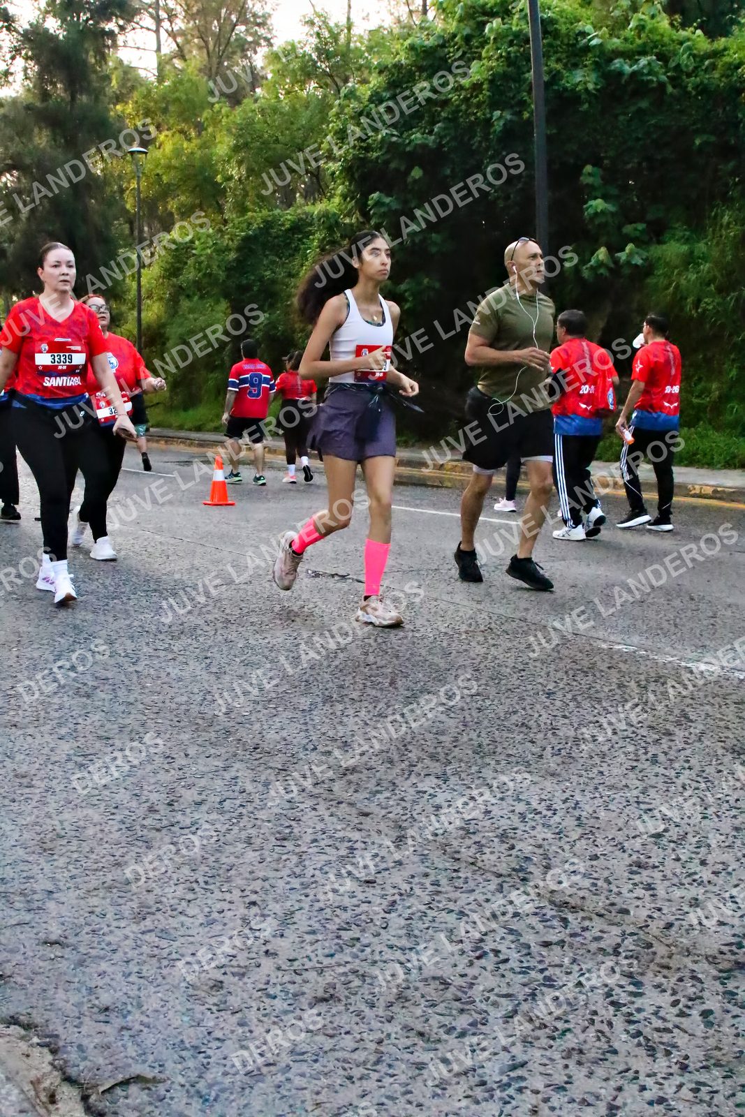 Foto de la CARRERA BIMBO GLOBAL RACE GUADALAJARA en Centro Comercial Andares, Blvd. Puerta de Hierro 4965, Zapopan a las 07:06 · dorsal 3339, 32