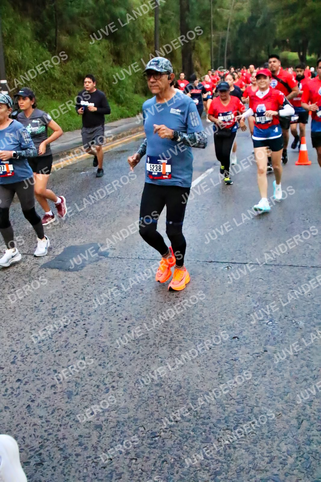 Foto de la CARRERA BIMBO GLOBAL RACE GUADALAJARA en Centro Comercial Andares, Blvd. Puerta de Hierro 4965, Zapopan a las 04:49 · dorsal 5238, 3818, 31