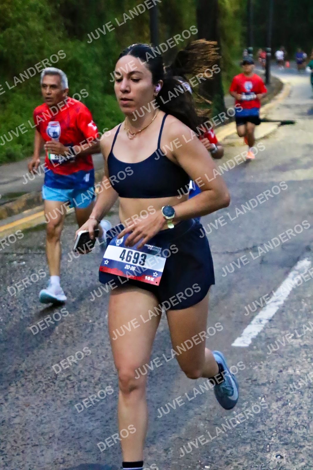 Foto de la CARRERA BIMBO GLOBAL RACE GUADALAJARA en Centro Comercial Andares, Blvd. Puerta de Hierro 4965, Zapopan a las 06:36 · dorsal 4693