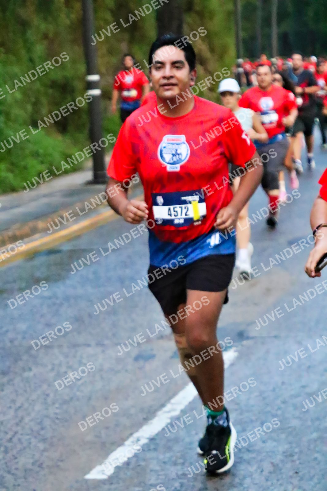 Foto de la CARRERA BIMBO GLOBAL RACE GUADALAJARA en Centro Comercial Andares, Blvd. Puerta de Hierro 4965, Zapopan a las 04:50 · dorsal 4572