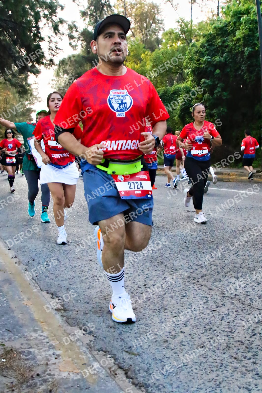 Foto de la CARRERA BIMBO GLOBAL RACE GUADALAJARA en Centro Comercial Andares, Blvd. Puerta de Hierro 4965, Zapopan a las 06:59 · dorsal 2724, 1897, 21