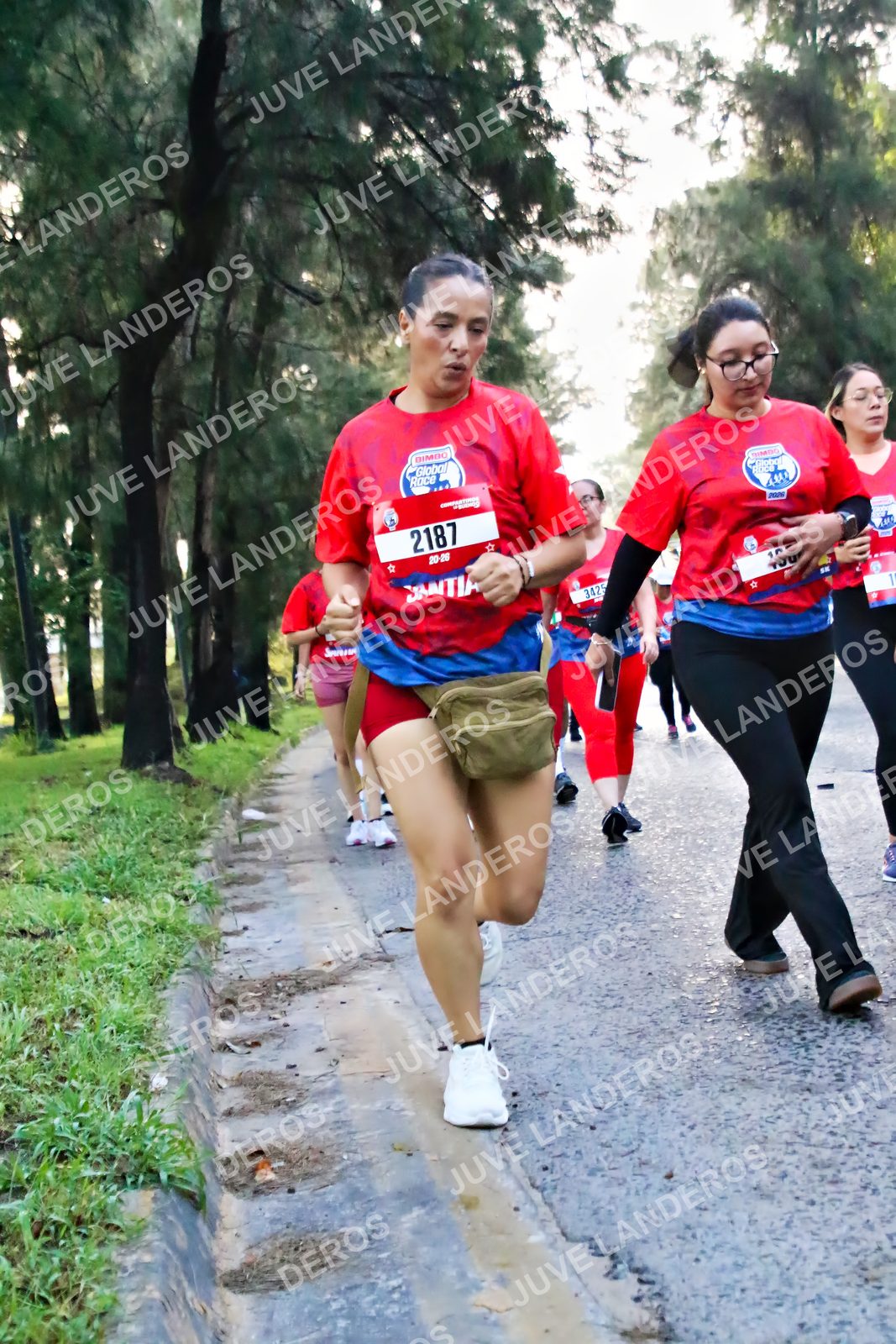 Foto de la CARRERA BIMBO GLOBAL RACE GUADALAJARA en Centro Comercial Andares, Blvd. Puerta de Hierro 4965, Zapopan a las 07:04 · dorsal 2187