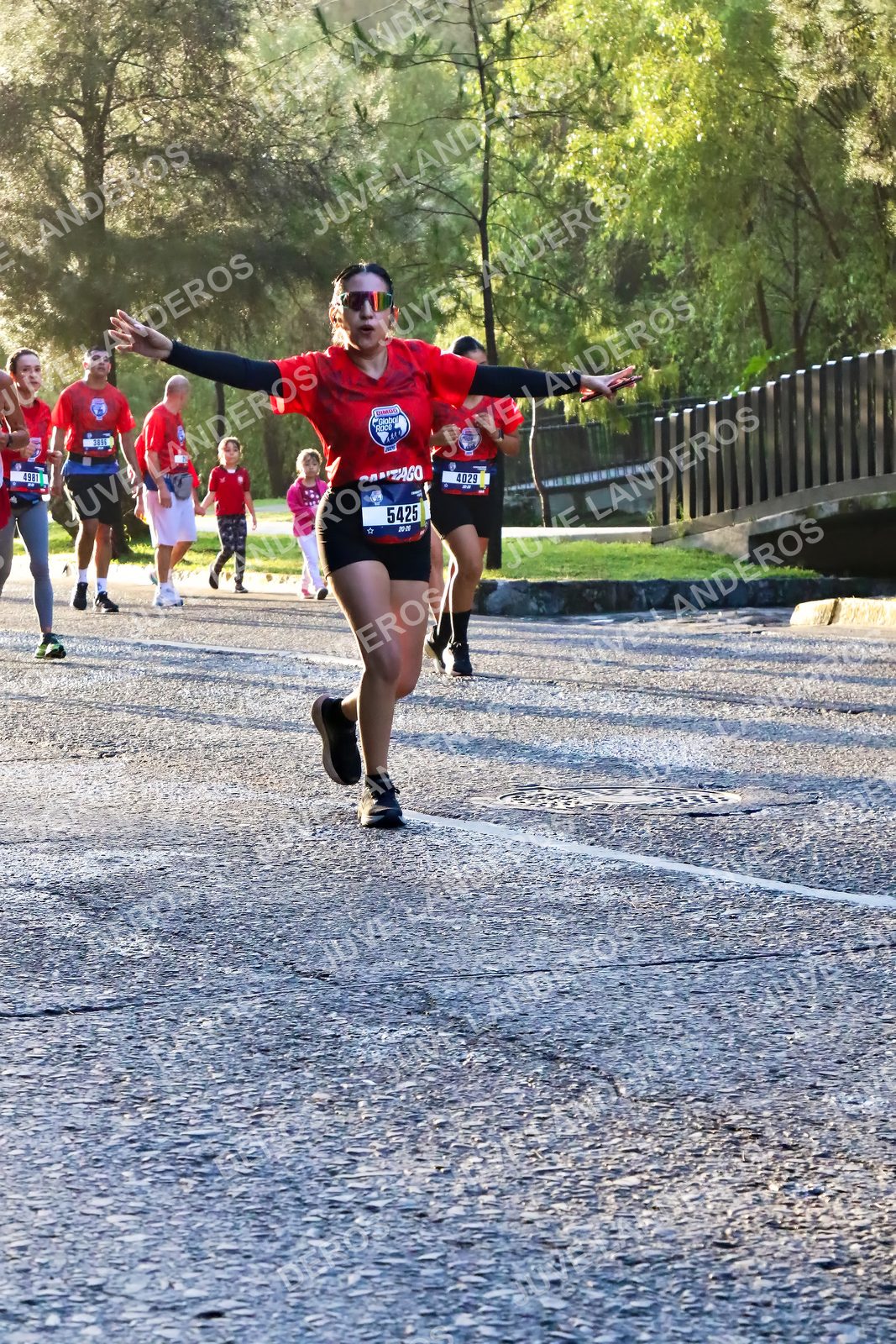 Foto de la CARRERA BIMBO GLOBAL RACE GUADALAJARA en Centro Comercial Andares, Blvd. Puerta de Hierro 4965, Zapopan a las 07:22 · dorsal 5425, 4029, 4981