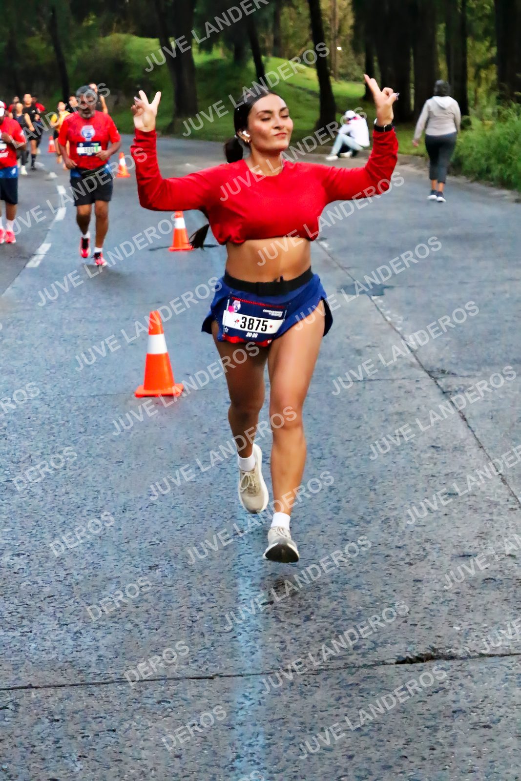 Foto de la CARRERA BIMBO GLOBAL RACE GUADALAJARA en Centro Comercial Andares, Blvd. Puerta de Hierro 4965, Zapopan a las 04:51 · dorsal 3875