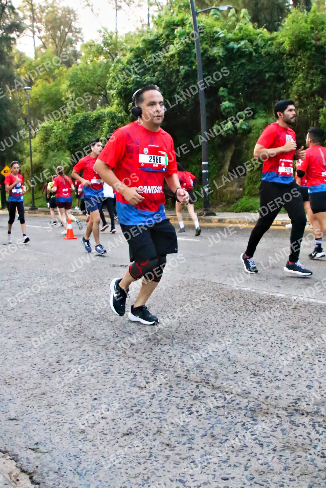 Foto de la CARRERA BIMBO GLOBAL RACE GUADALAJARA en Centro Comercial Andares, Blvd. Puerta de Hierro 4965, Zapopan a las 06:54 · dorsal 2980