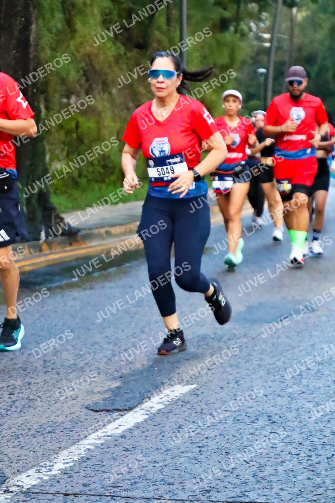 Foto de la CARRERA BIMBO GLOBAL RACE GUADALAJARA en Centro Comercial Andares, Blvd. Puerta de Hierro 4965, Zapopan a las 04:51 · dorsal 5049