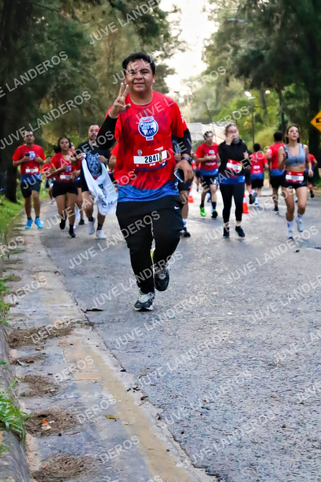 Foto de la CARRERA BIMBO GLOBAL RACE GUADALAJARA en Centro Comercial Andares, Blvd. Puerta de Hierro 4965, Zapopan a las 06:55 · dorsal 2841