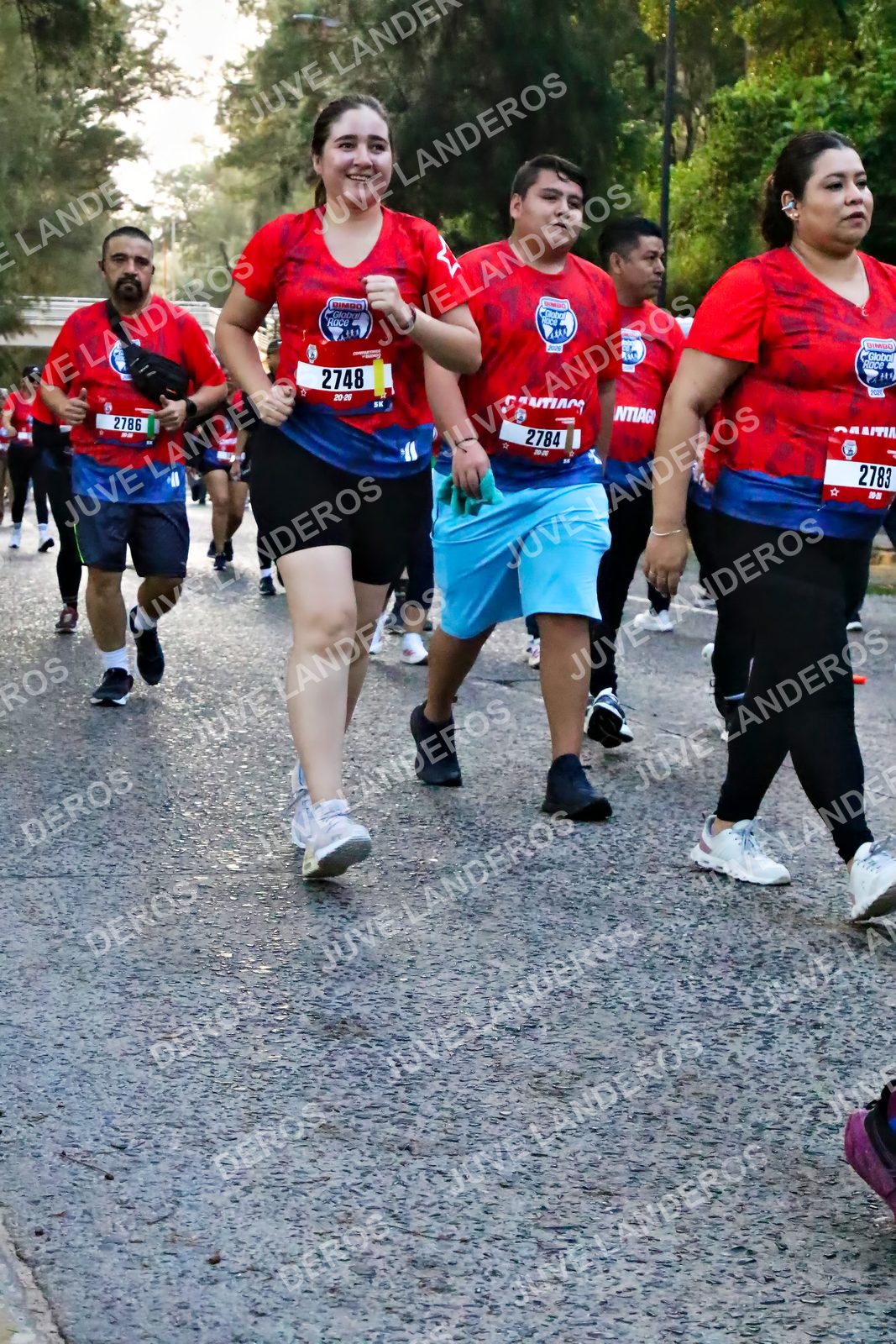Foto de la CARRERA BIMBO GLOBAL RACE GUADALAJARA en Centro Comercial Andares, Blvd. Puerta de Hierro 4965, Zapopan a las 07:05 · dorsal 2748, 2783, 2784