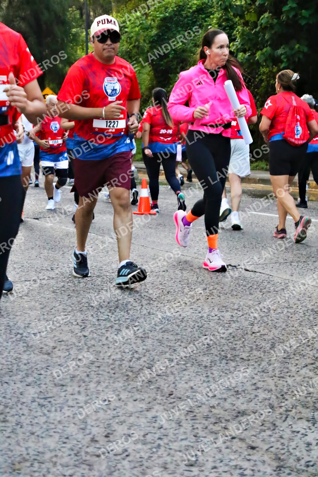 Foto de la CARRERA BIMBO GLOBAL RACE GUADALAJARA en Centro Comercial Andares, Blvd. Puerta de Hierro 4965, Zapopan a las 07:01 · dorsal 1227, 1364, 28