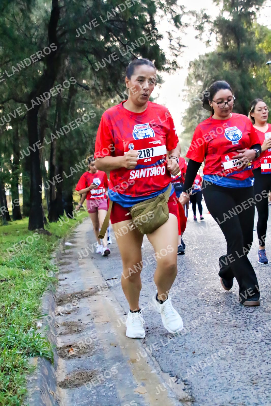 Foto de la CARRERA BIMBO GLOBAL RACE GUADALAJARA en Centro Comercial Andares, Blvd. Puerta de Hierro 4965, Zapopan a las 07:04 · dorsal 2187, 2195, 10