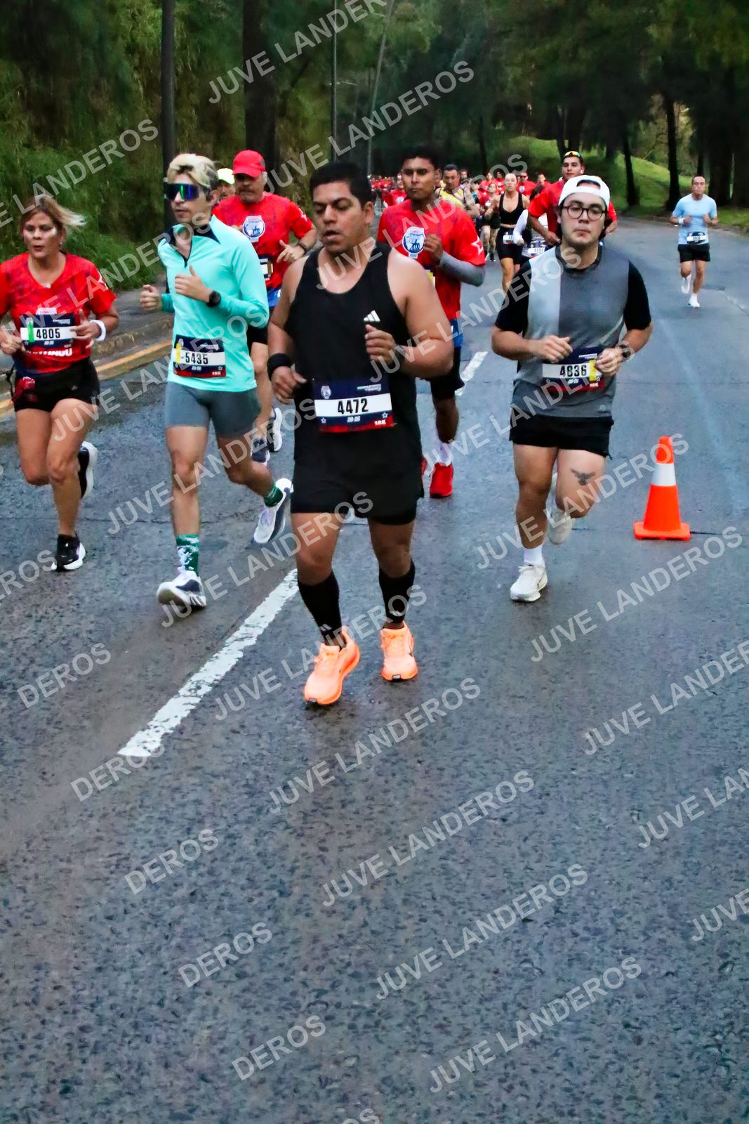 Foto de la CARRERA BIMBO GLOBAL RACE GUADALAJARA en Centro Comercial Andares, Blvd. Puerta de Hierro 4965, Zapopan a las 06:40 · dorsal 4472, 4836, 4805, 5435