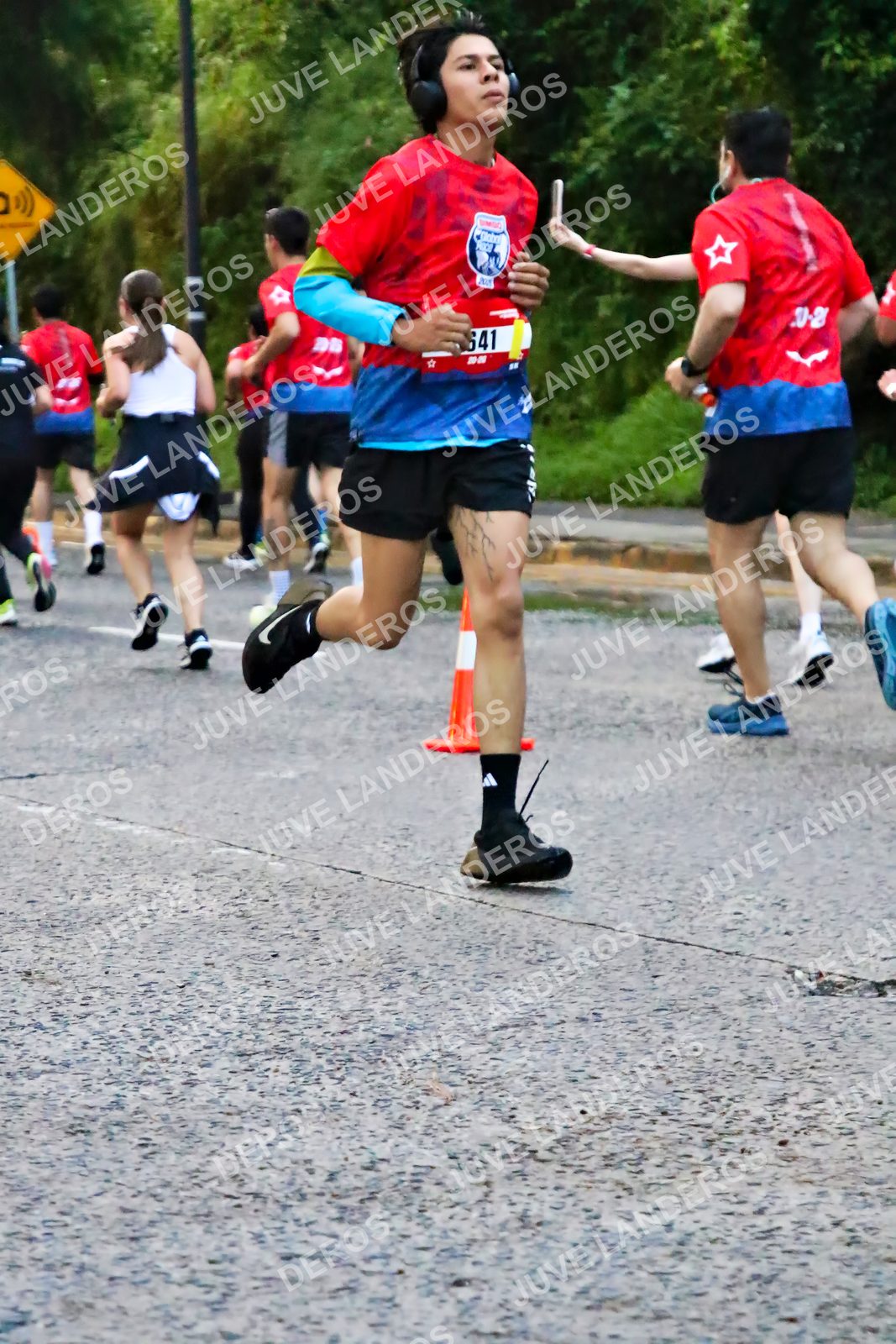Foto de la CARRERA BIMBO GLOBAL RACE GUADALAJARA en Centro Comercial Andares, Blvd. Puerta de Hierro 4965, Zapopan a las 04:58 · dorsal 641
