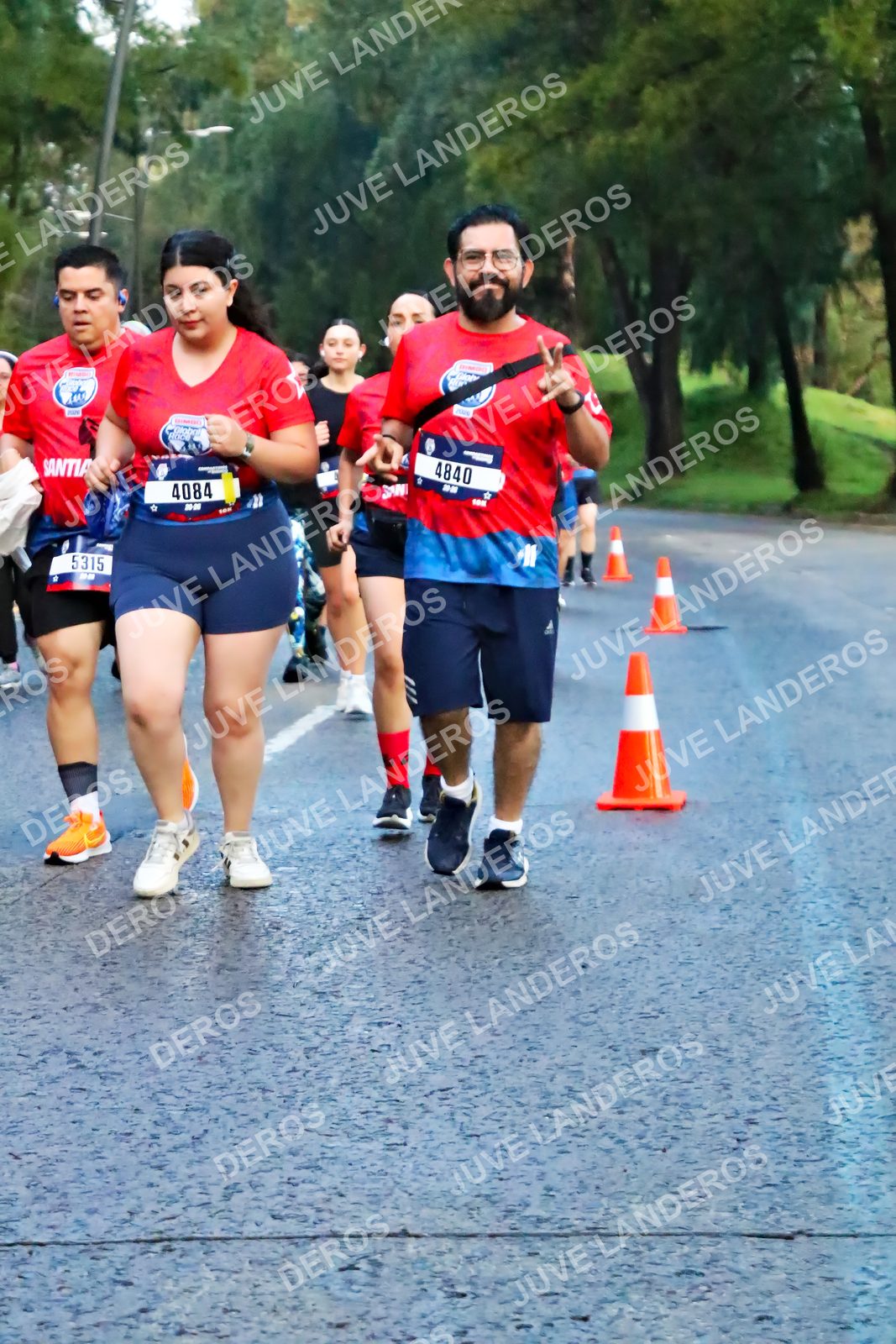 Foto de la CARRERA BIMBO GLOBAL RACE GUADALAJARA en Centro Comercial Andares, Blvd. Puerta de Hierro 4965, Zapopan a las 04:51 · dorsal 4084, 4840, 5315