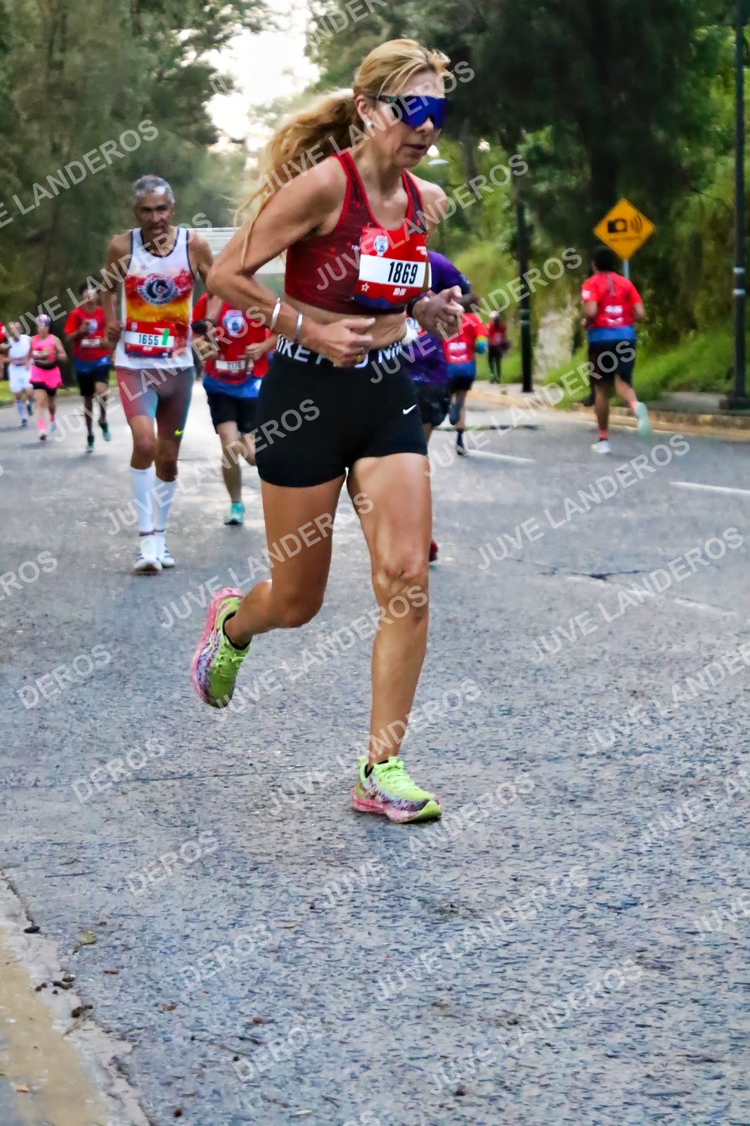 Foto de la CARRERA BIMBO GLOBAL RACE GUADALAJARA en Centro Comercial Andares, Blvd. Puerta de Hierro 4965, Zapopan a las 04:57 · dorsal 1869, 1655