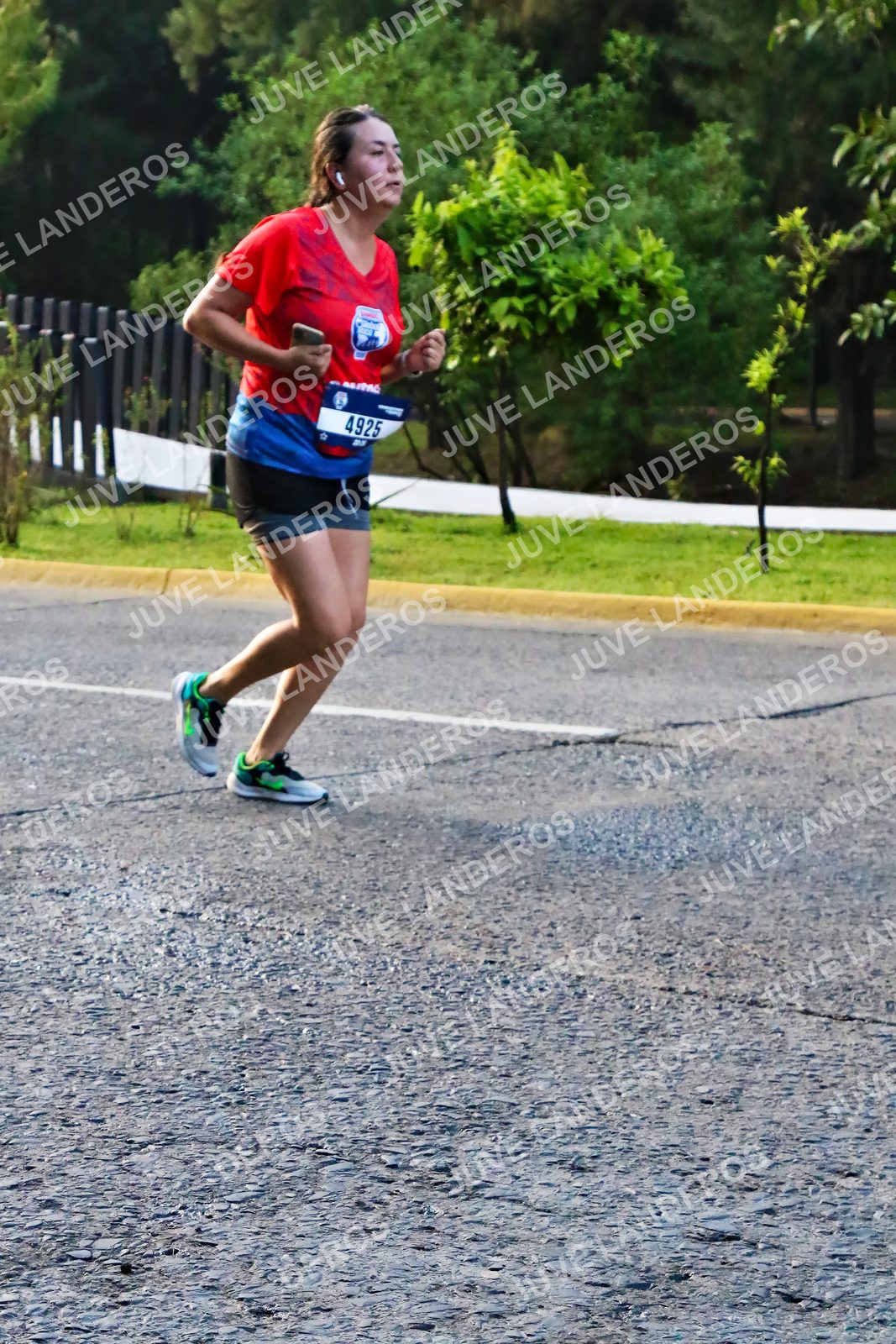 Foto de la CARRERA BIMBO GLOBAL RACE GUADALAJARA en Centro Comercial Andares, Blvd. Puerta de Hierro 4965, Zapopan a las 07:36 · dorsal 4925