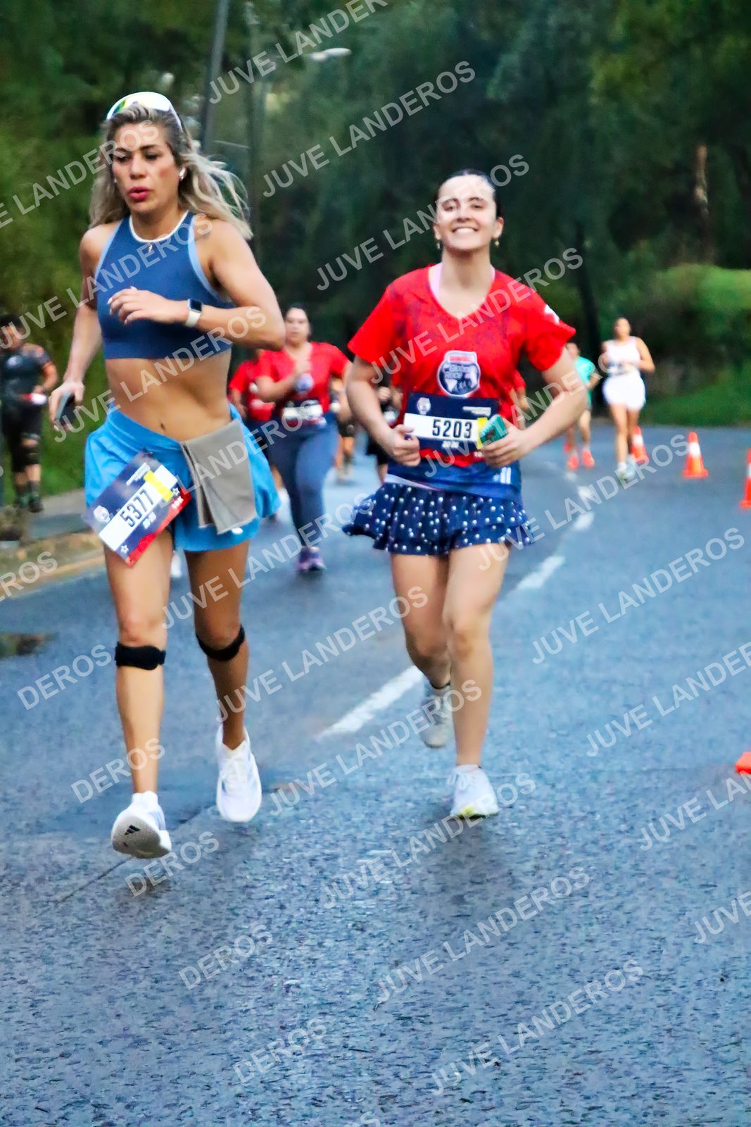 Foto de la CARRERA BIMBO GLOBAL RACE GUADALAJARA en Centro Comercial Andares, Blvd. Puerta de Hierro 4965, Zapopan a las 04:53 · dorsal 5203, 5377