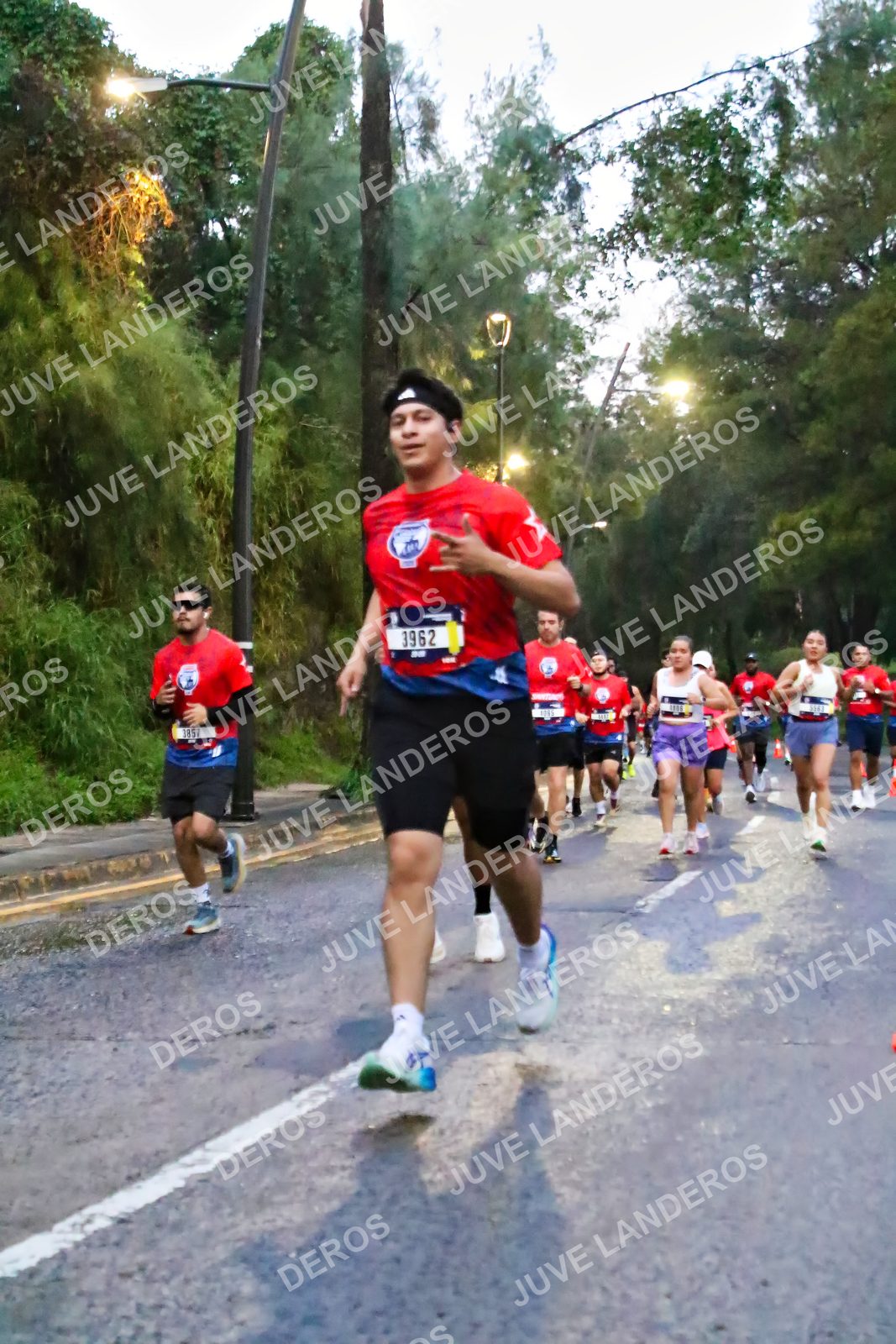 Foto de la CARRERA BIMBO GLOBAL RACE GUADALAJARA en Centro Comercial Andares, Blvd. Puerta de Hierro 4965, Zapopan a las 06:39 · dorsal 3962
