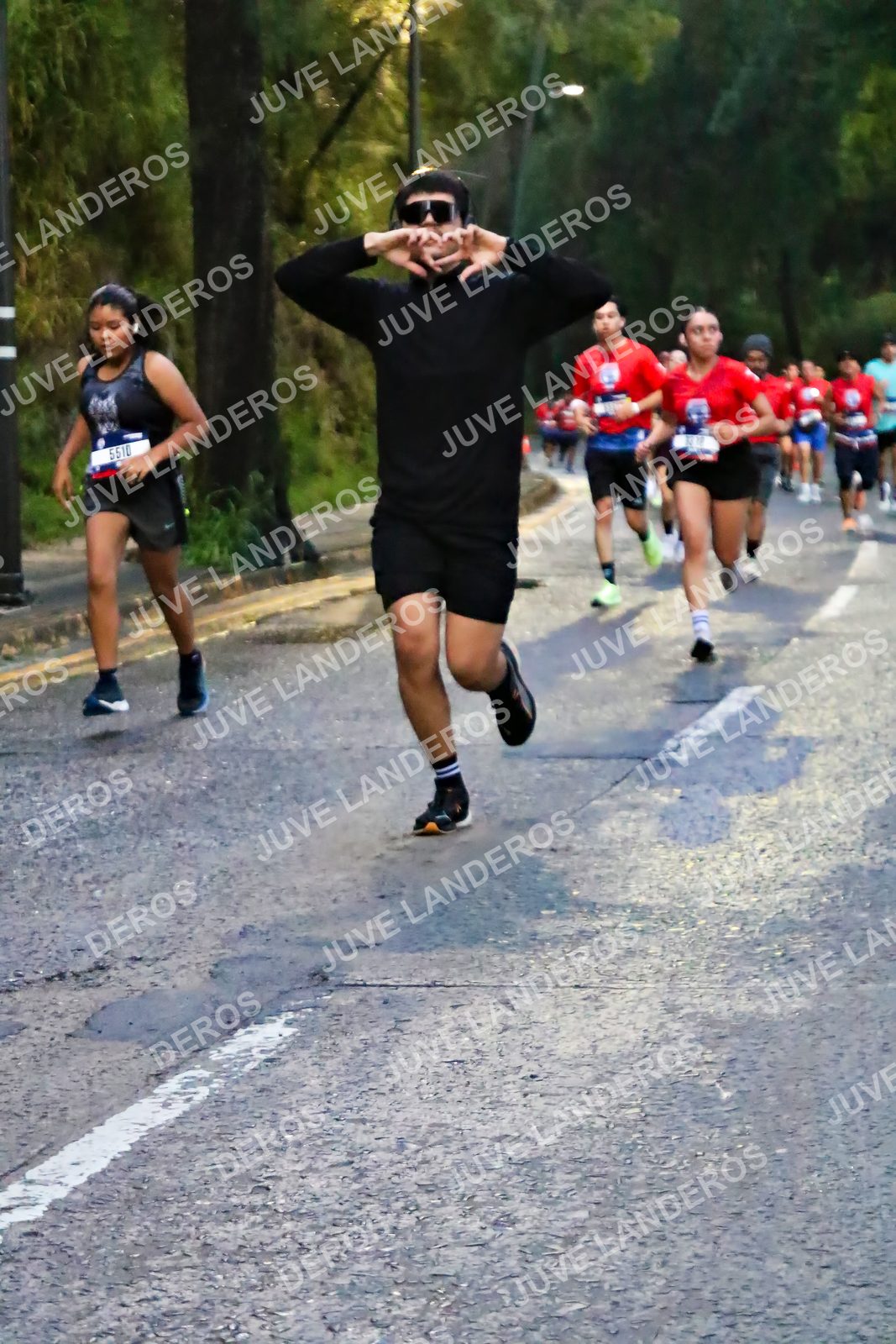 Foto de la CARRERA BIMBO GLOBAL RACE GUADALAJARA en Centro Comercial Andares, Blvd. Puerta de Hierro 4965, Zapopan a las 06:39 · dorsal 5510