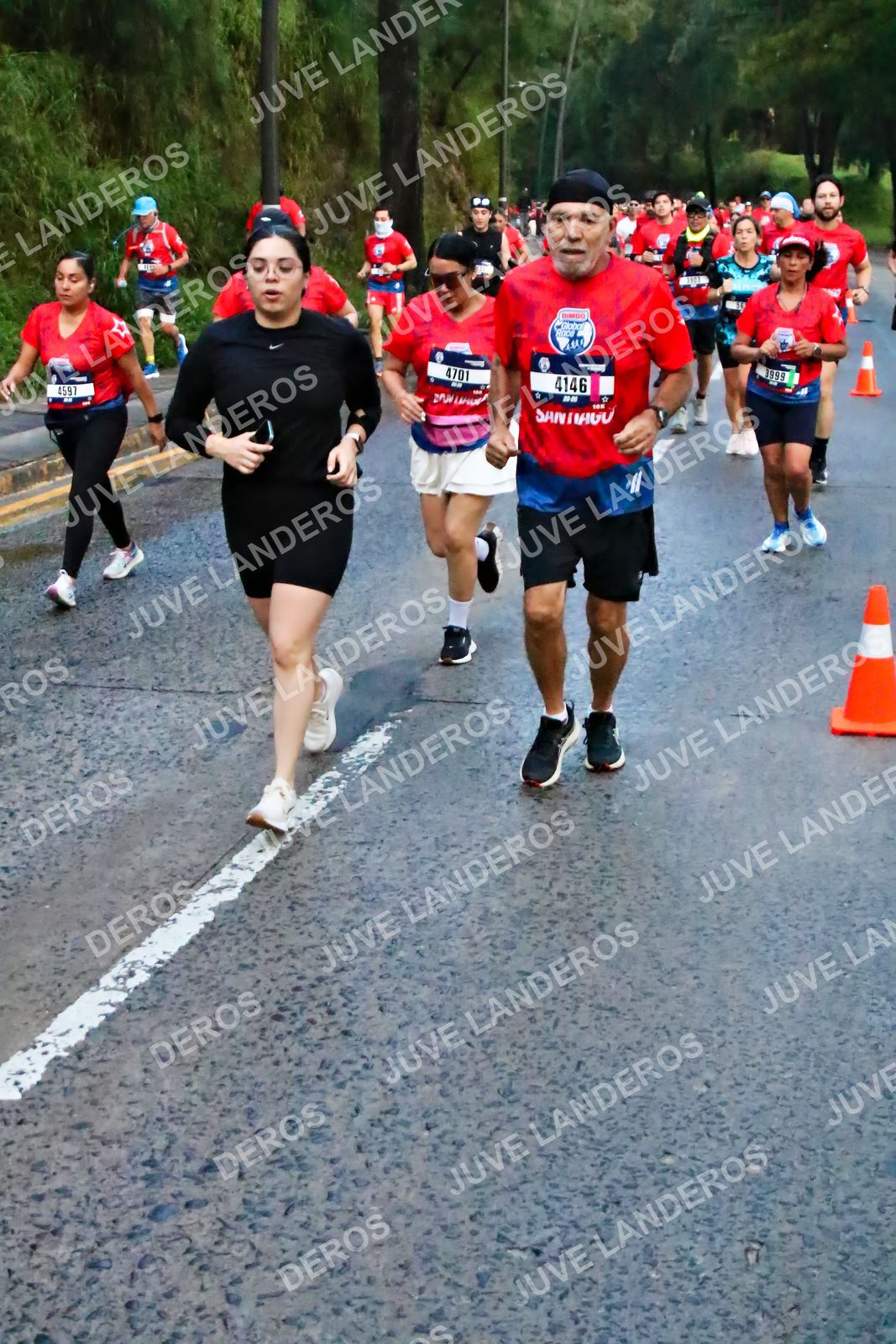 Foto de la CARRERA BIMBO GLOBAL RACE GUADALAJARA en Centro Comercial Andares, Blvd. Puerta de Hierro 4965, Zapopan a las 06:42 · dorsal 4146, 4701, 4597, 3999