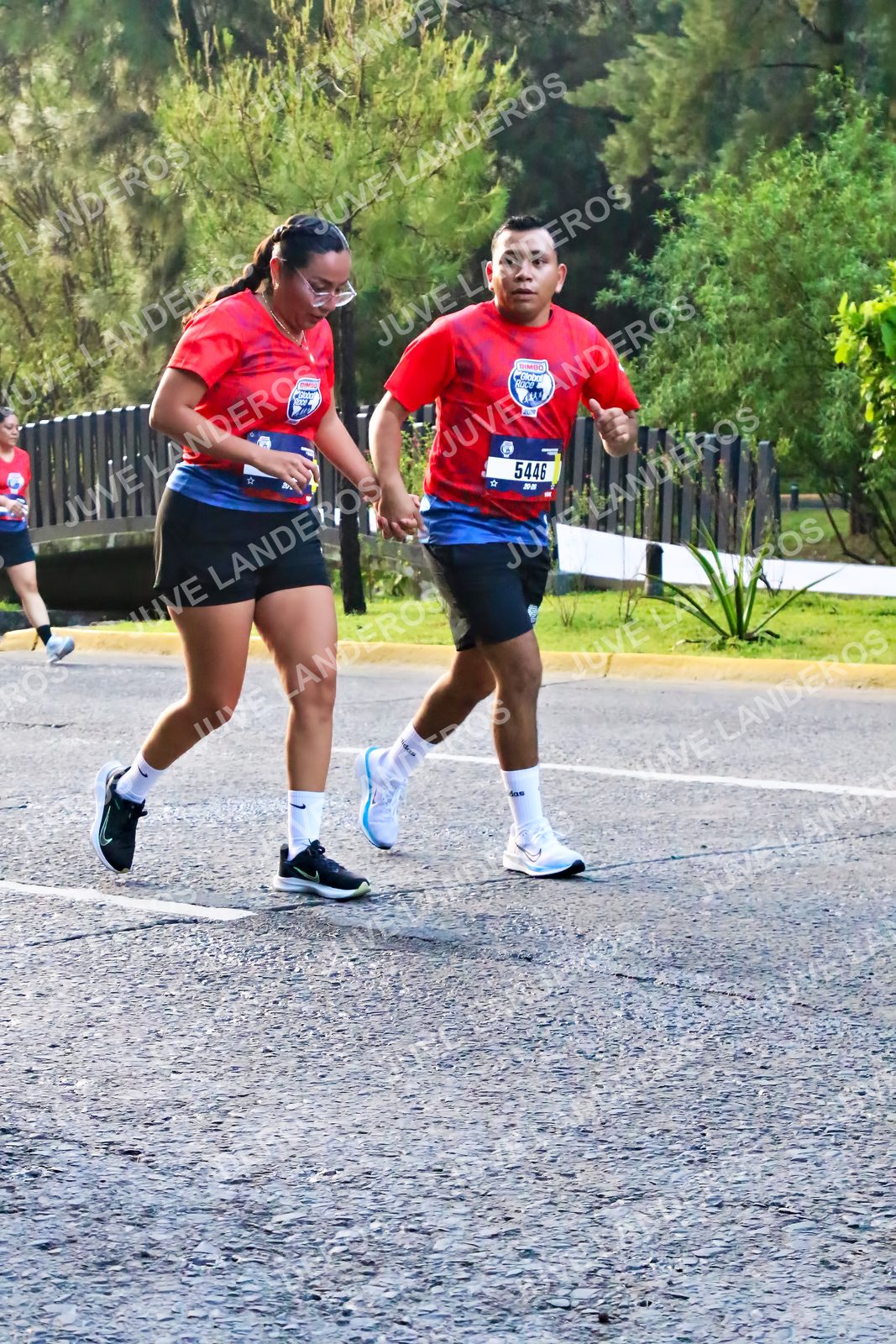 Foto de la CARRERA BIMBO GLOBAL RACE GUADALAJARA en Centro Comercial Andares, Blvd. Puerta de Hierro 4965, Zapopan a las 07:38 · dorsal 5446