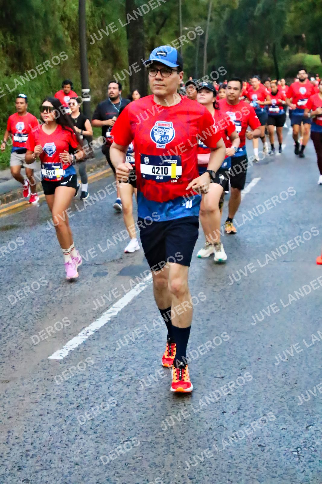 Foto de la CARRERA BIMBO GLOBAL RACE GUADALAJARA en Centro Comercial Andares, Blvd. Puerta de Hierro 4965, Zapopan a las 04:50 · dorsal 4210, 4524, 49