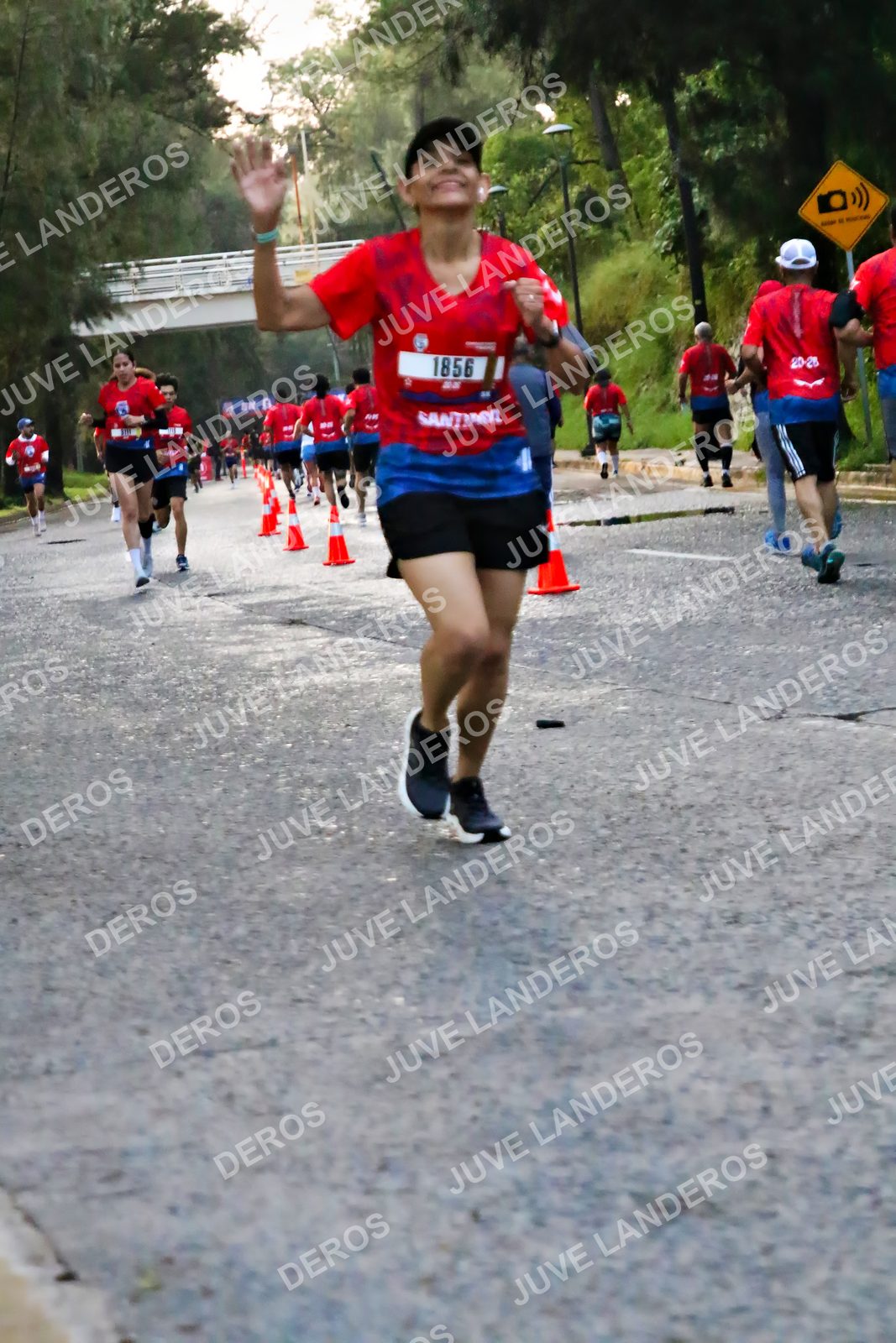 Foto de la CARRERA BIMBO GLOBAL RACE GUADALAJARA en Centro Comercial Andares, Blvd. Puerta de Hierro 4965, Zapopan a las 04:57 · dorsal 1856