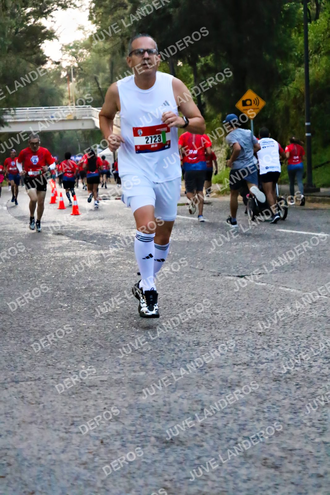 Foto de la CARRERA BIMBO GLOBAL RACE GUADALAJARA en Centro Comercial Andares, Blvd. Puerta de Hierro 4965, Zapopan a las 04:57 · dorsal 2723