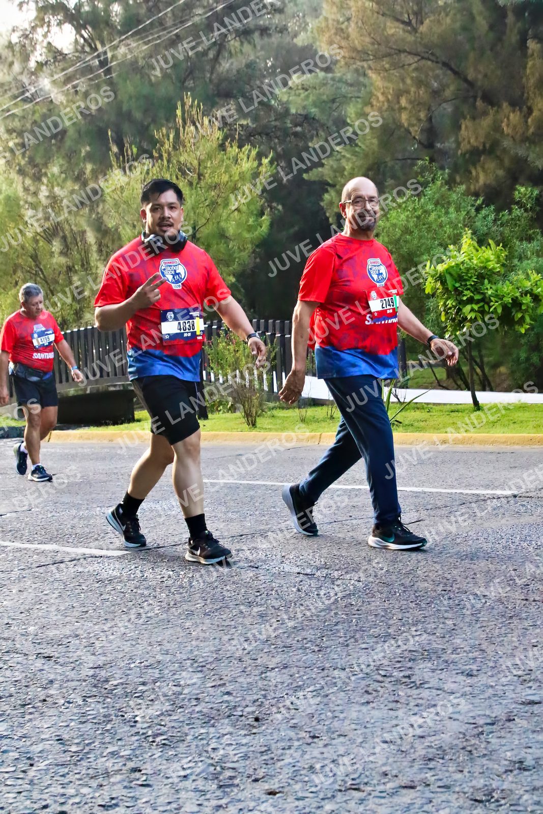 Foto de la CARRERA BIMBO GLOBAL RACE GUADALAJARA en Centro Comercial Andares, Blvd. Puerta de Hierro 4965, Zapopan a las 07:36 · dorsal 4838, 2749, 4799