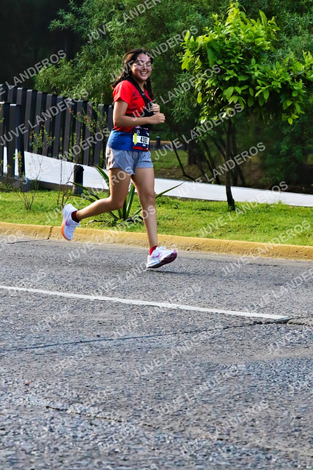 Foto de la CARRERA BIMBO GLOBAL RACE GUADALAJARA en Centro Comercial Andares, Blvd. Puerta de Hierro 4965, Zapopan a las 07:36 · dorsal 4303