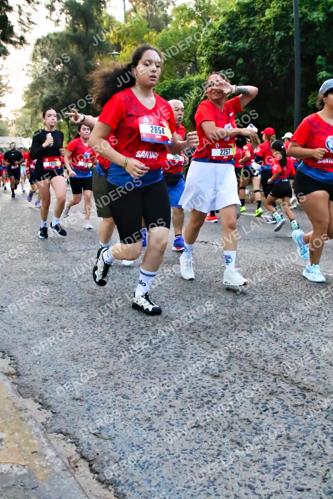 Foto de la CARRERA BIMBO GLOBAL RACE GUADALAJARA en Centro Comercial Andares, Blvd. Puerta de Hierro 4965, Zapopan a las 06:56 · dorsal 2257, 2854, 2805, 3045