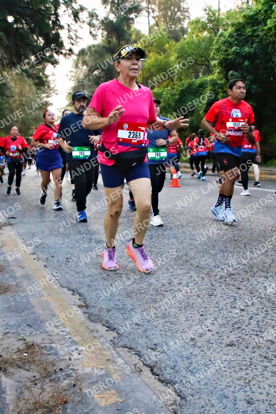 Foto de la CARRERA BIMBO GLOBAL RACE GUADALAJARA en Centro Comercial Andares, Blvd. Puerta de Hierro 4965, Zapopan a las 06:59 · dorsal 2366, 766, 765, 1652