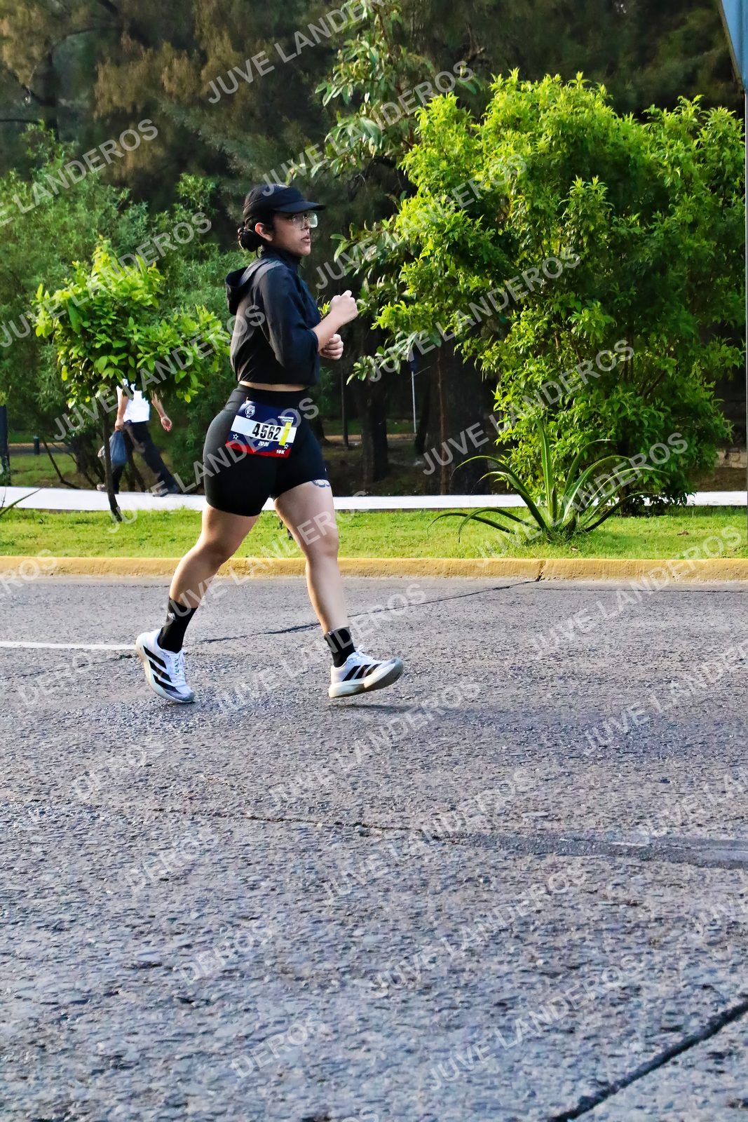 Foto de la CARRERA BIMBO GLOBAL RACE GUADALAJARA en Centro Comercial Andares, Blvd. Puerta de Hierro 4965, Zapopan a las 07:35 · dorsal 4562