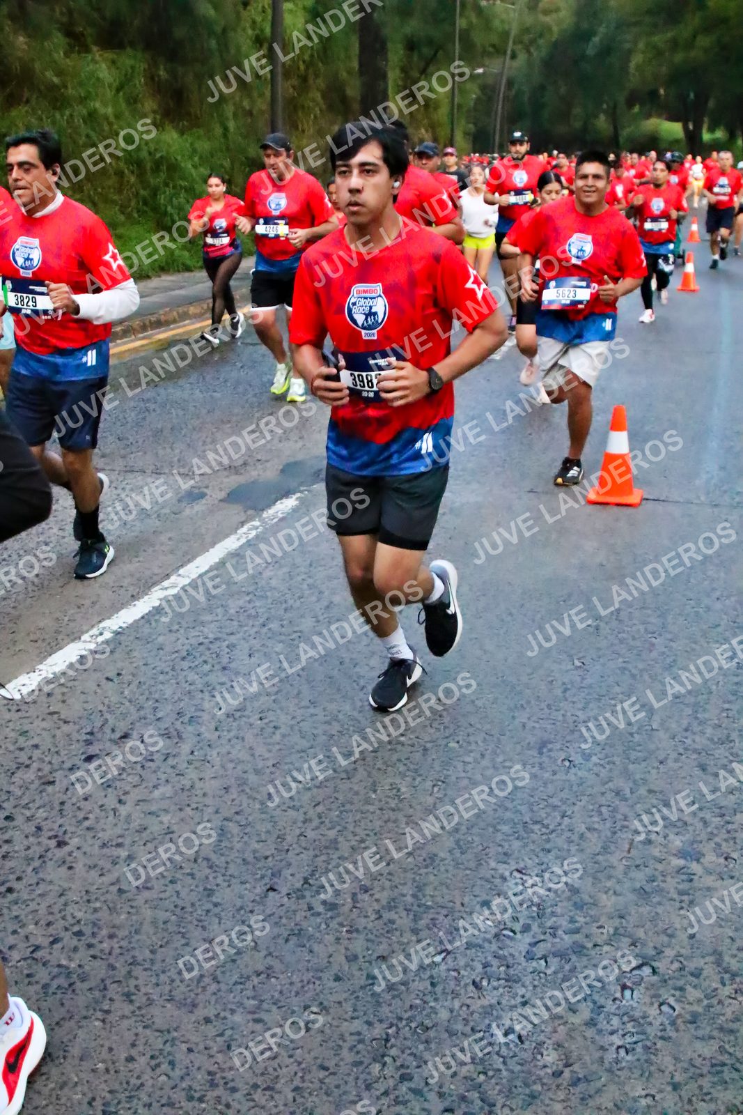 Foto de la CARRERA BIMBO GLOBAL RACE GUADALAJARA en Centro Comercial Andares, Blvd. Puerta de Hierro 4965, Zapopan a las 04:48 · dorsal 5623, 3829, 4246, 398