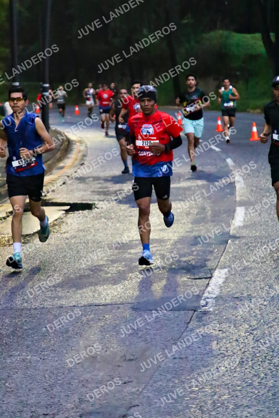 Foto de la CARRERA BIMBO GLOBAL RACE GUADALAJARA en Centro Comercial Andares, Blvd. Puerta de Hierro 4965, Zapopan a las 06:36 · dorsal 2120, 4933