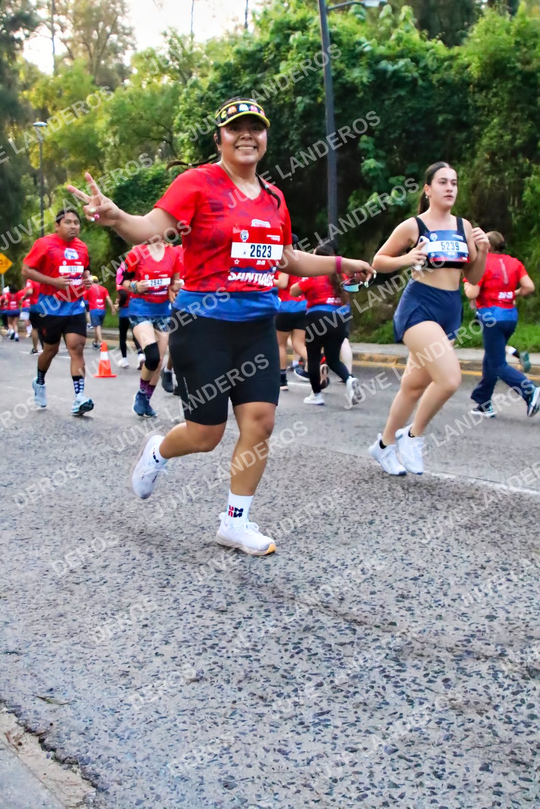 Foto de la CARRERA BIMBO GLOBAL RACE GUADALAJARA en Centro Comercial Andares, Blvd. Puerta de Hierro 4965, Zapopan a las 06:59 · dorsal 5239, 2623, 2942