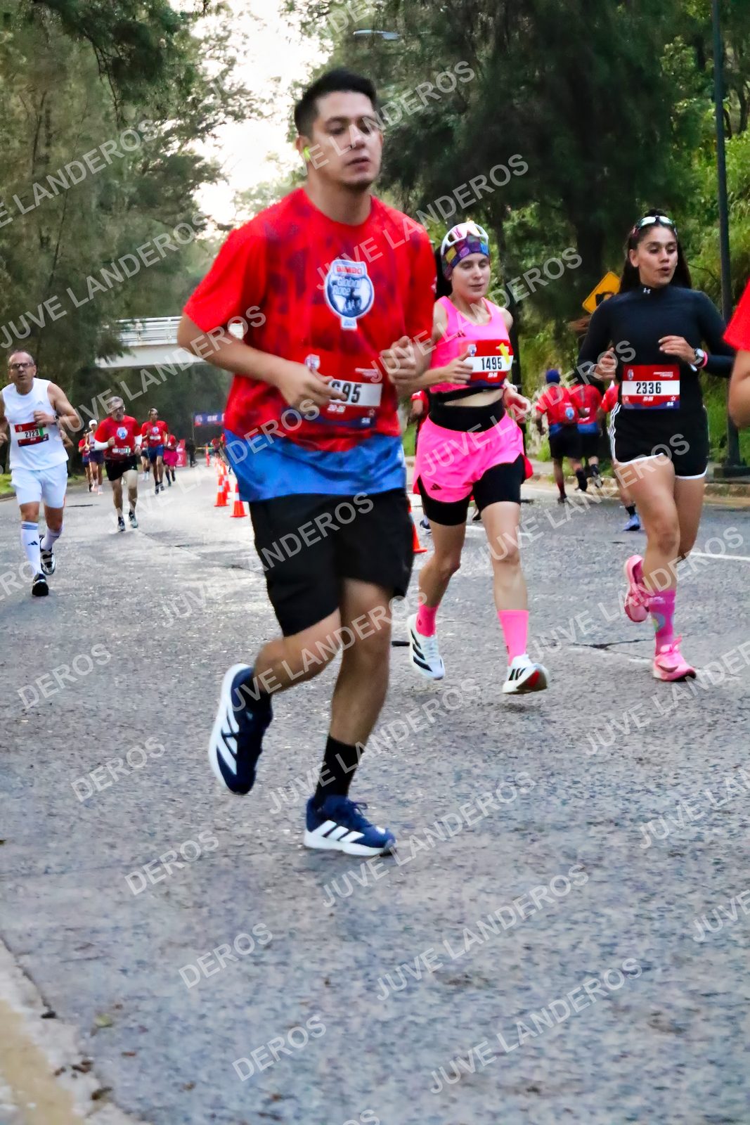 Foto de la CARRERA BIMBO GLOBAL RACE GUADALAJARA en Centro Comercial Andares, Blvd. Puerta de Hierro 4965, Zapopan a las 04:57 · dorsal 2336, 2723