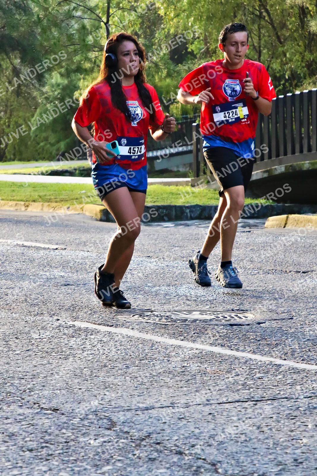 Foto de la CARRERA BIMBO GLOBAL RACE GUADALAJARA en Centro Comercial Andares, Blvd. Puerta de Hierro 4965, Zapopan a las 07:33 · dorsal 4574, 4224, 202