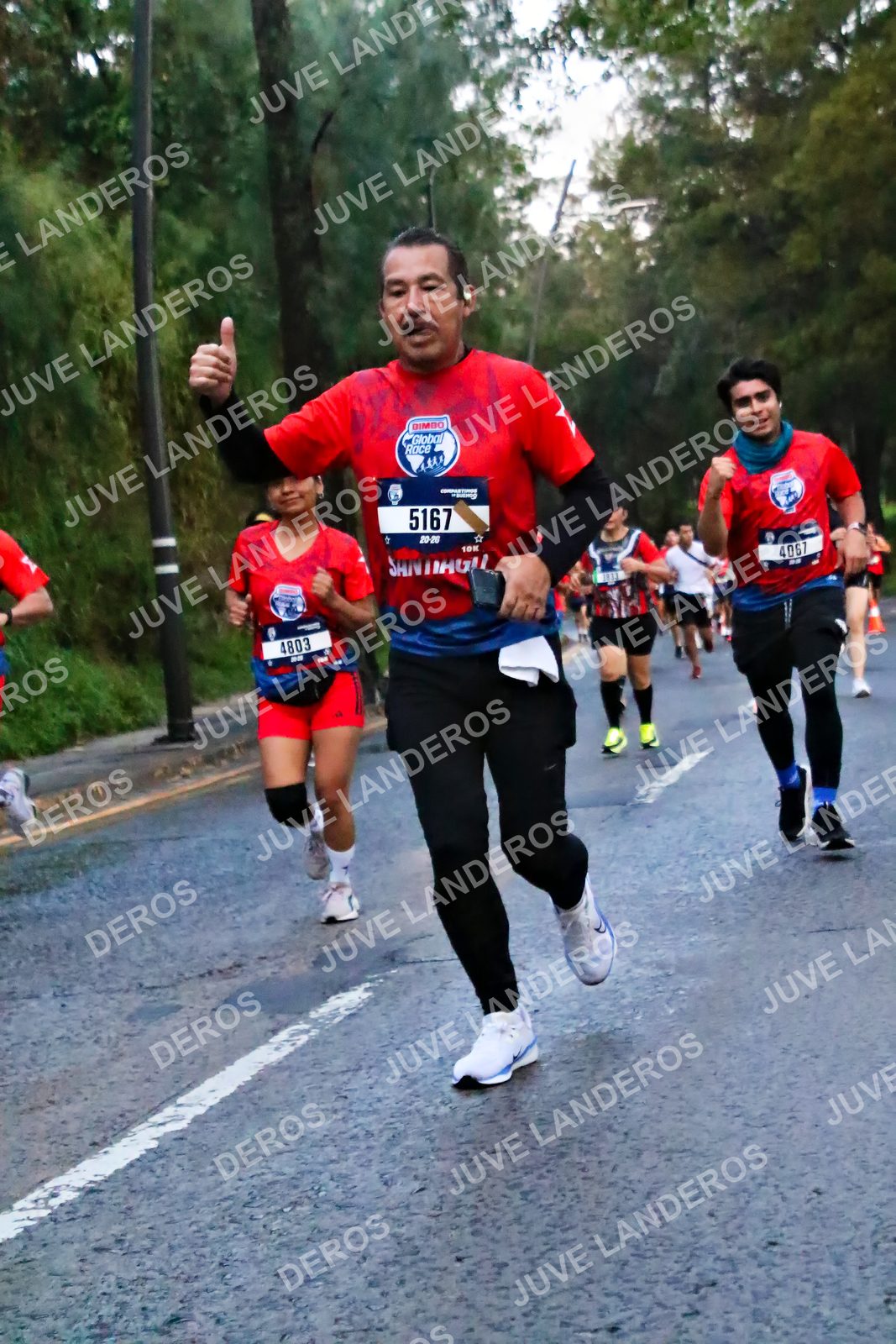 Foto de la CARRERA BIMBO GLOBAL RACE GUADALAJARA en Centro Comercial Andares, Blvd. Puerta de Hierro 4965, Zapopan a las 06:39 · dorsal 5167, 4803, 4067