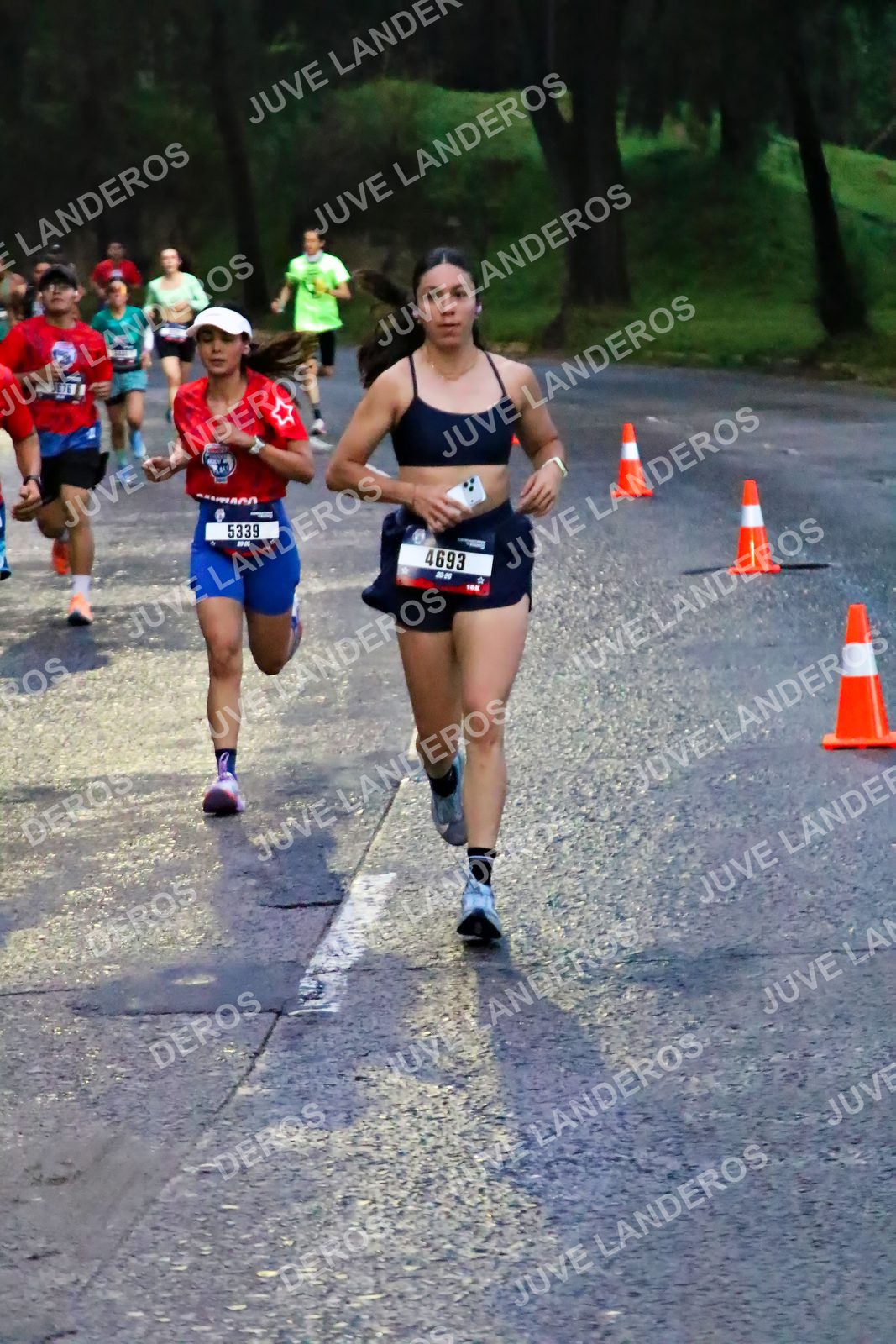 Foto de la CARRERA BIMBO GLOBAL RACE GUADALAJARA en Centro Comercial Andares, Blvd. Puerta de Hierro 4965, Zapopan a las 06:36 · dorsal 5339, 4693